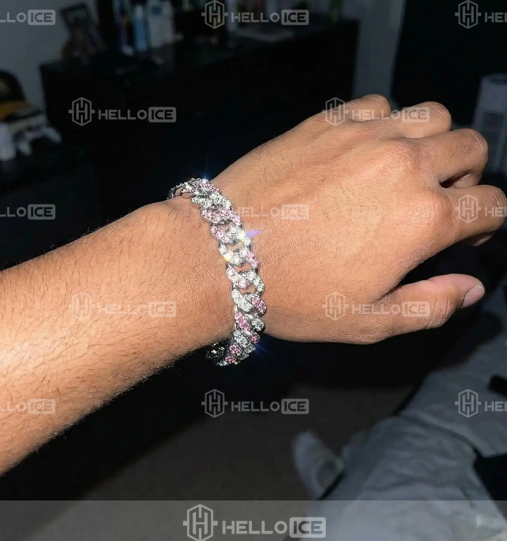 Helloice Review Image