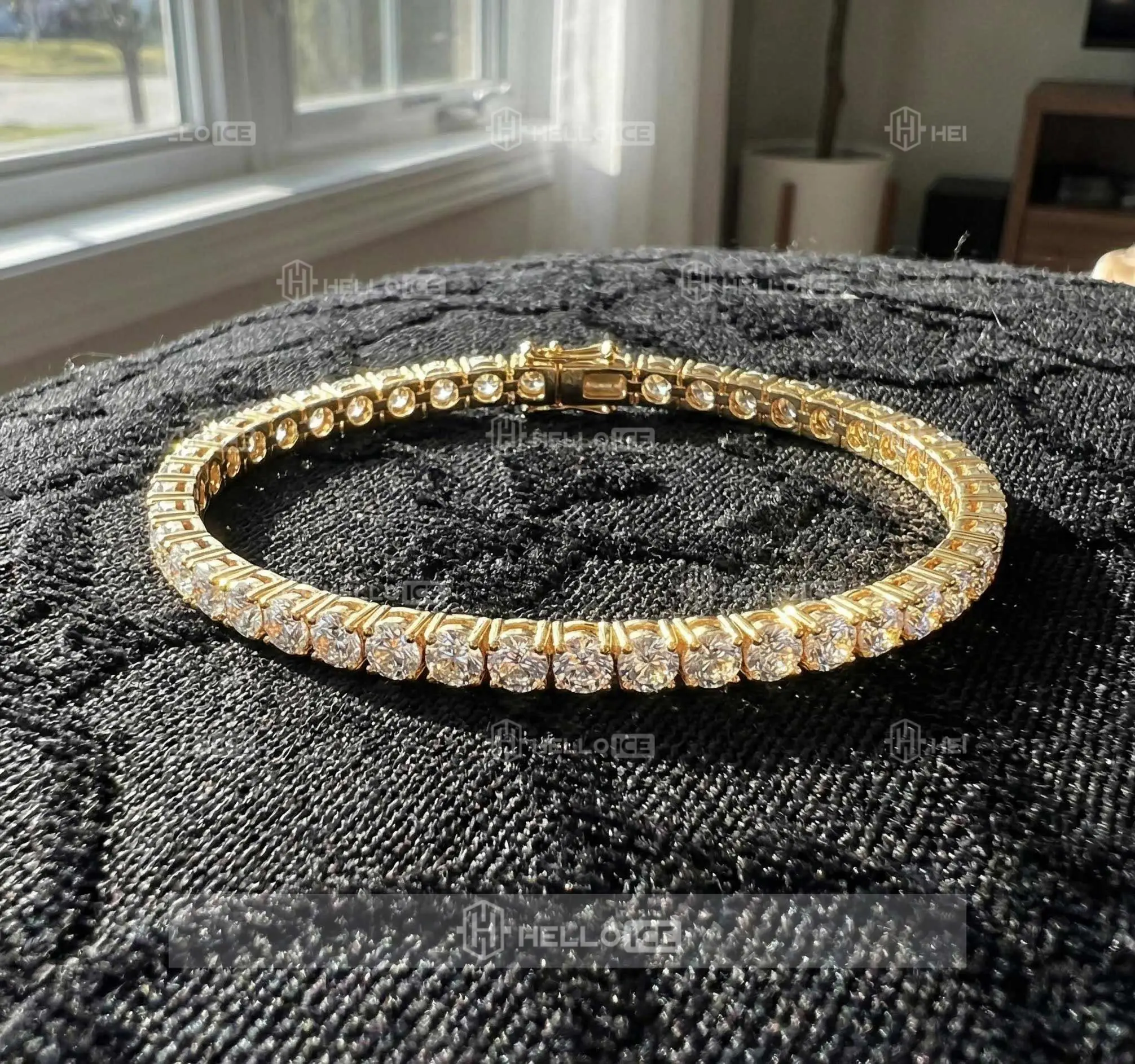 Helloice Review Image