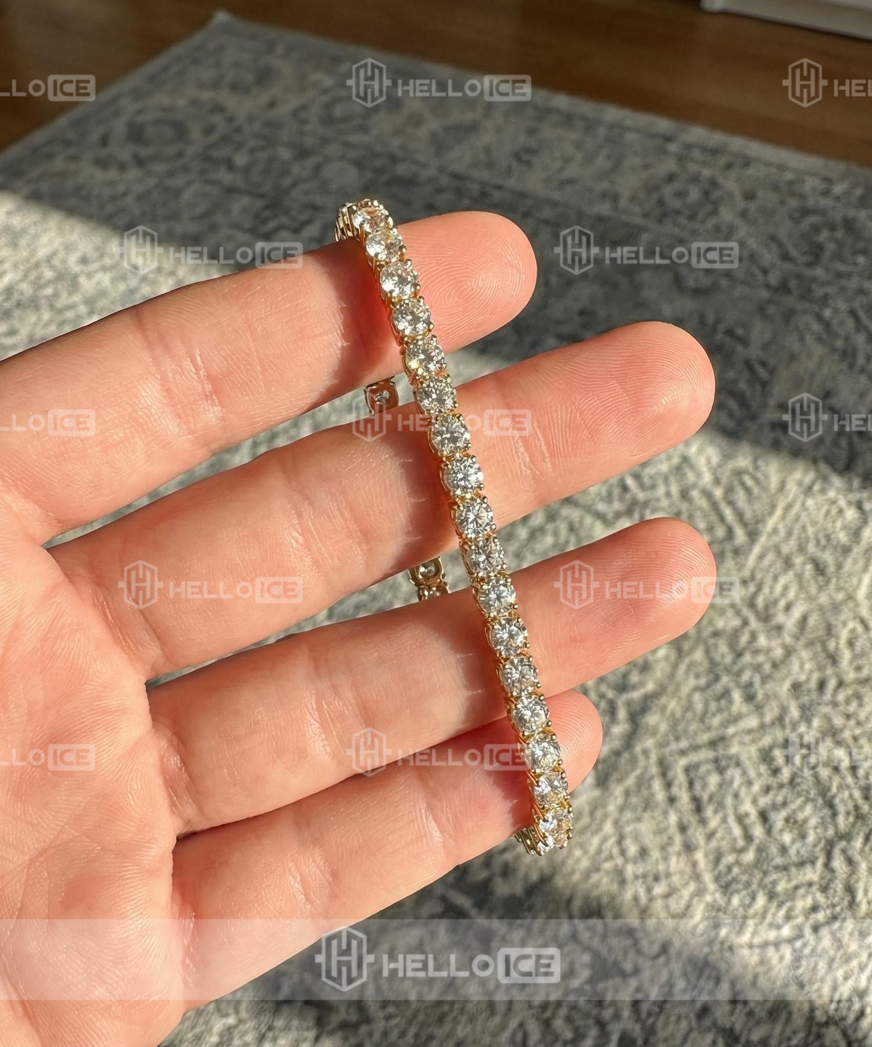 Helloice Review Image