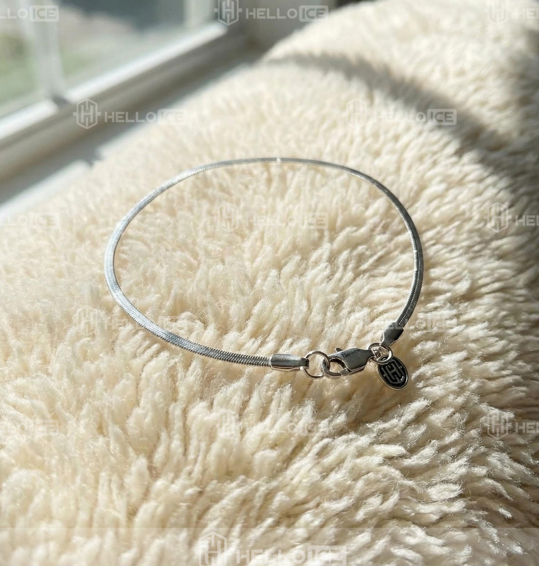 Helloice Review Image