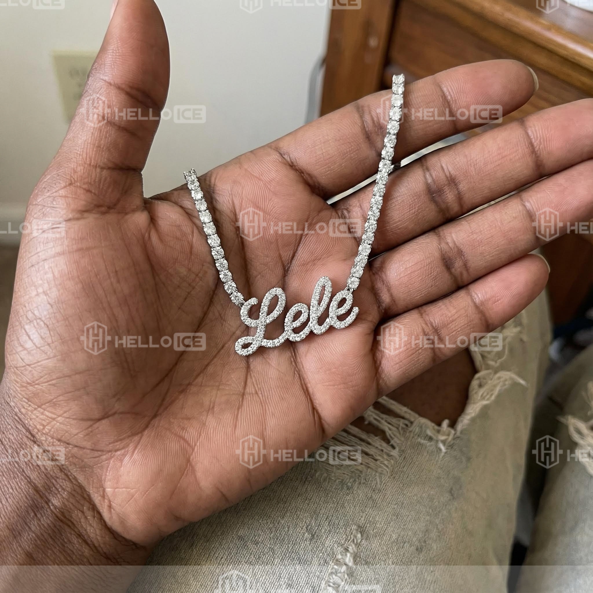 Helloice Review Image