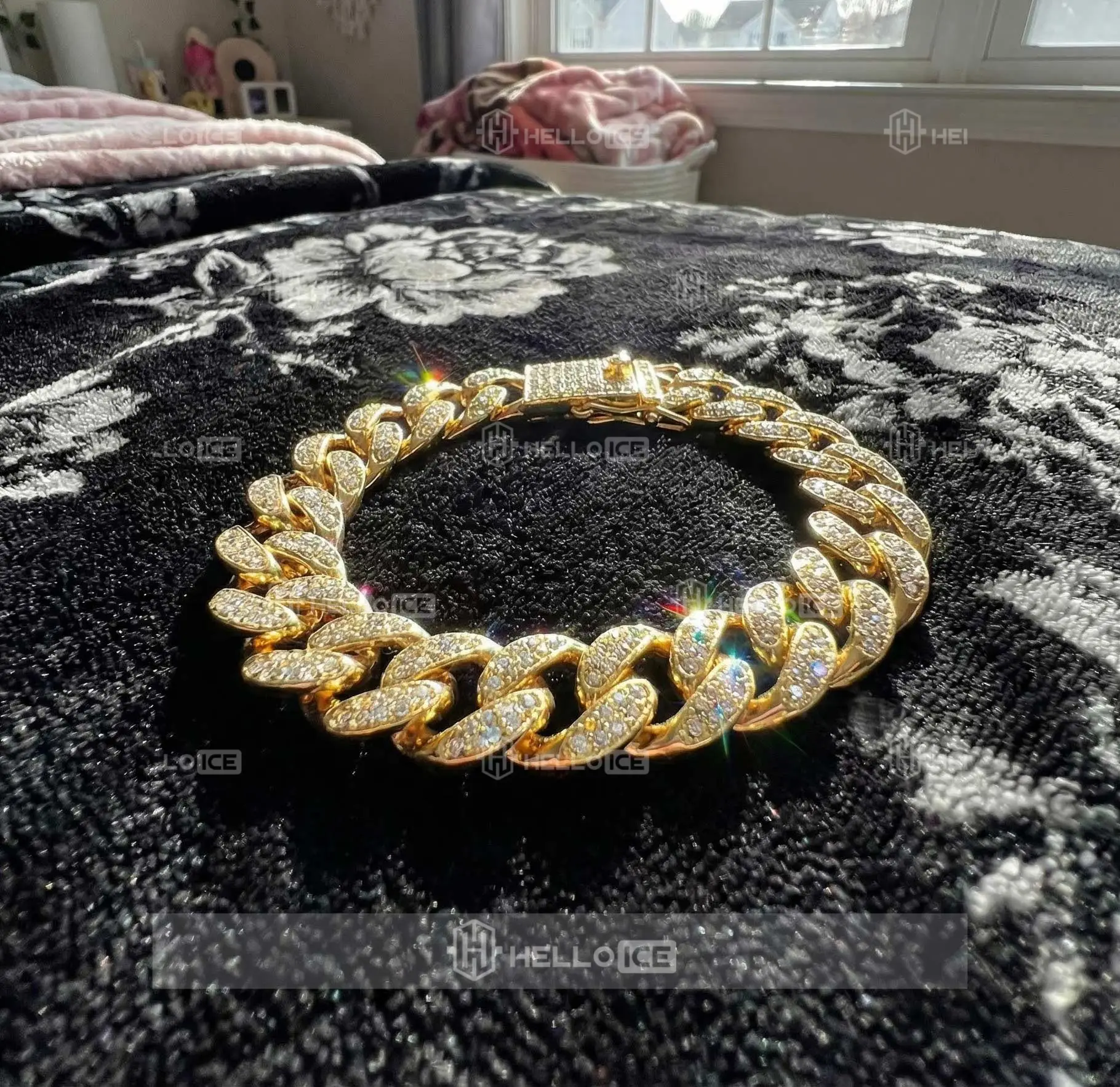 Helloice Review Image