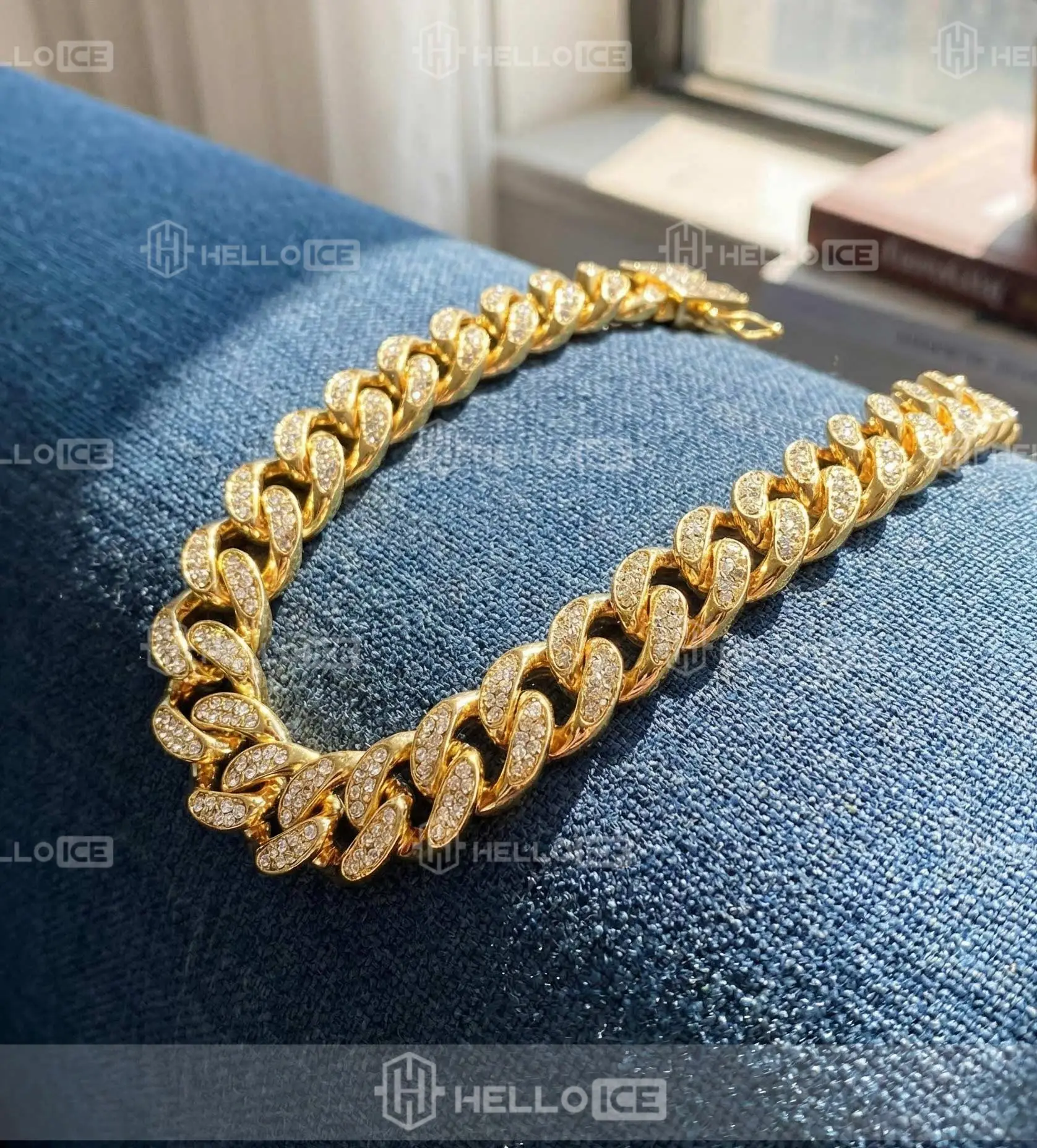 Helloice Review Image