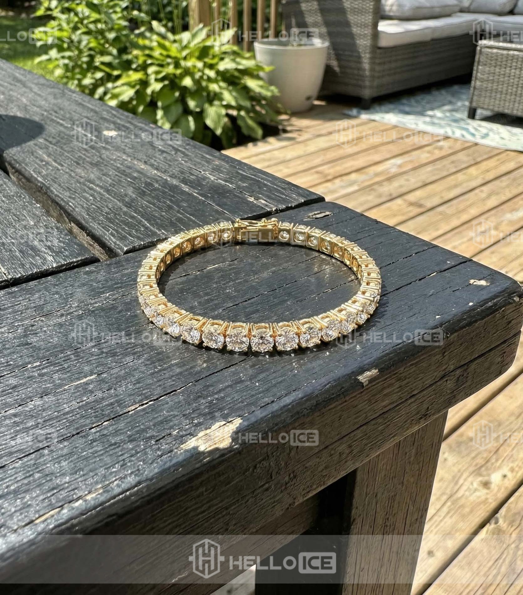 Helloice Review Image