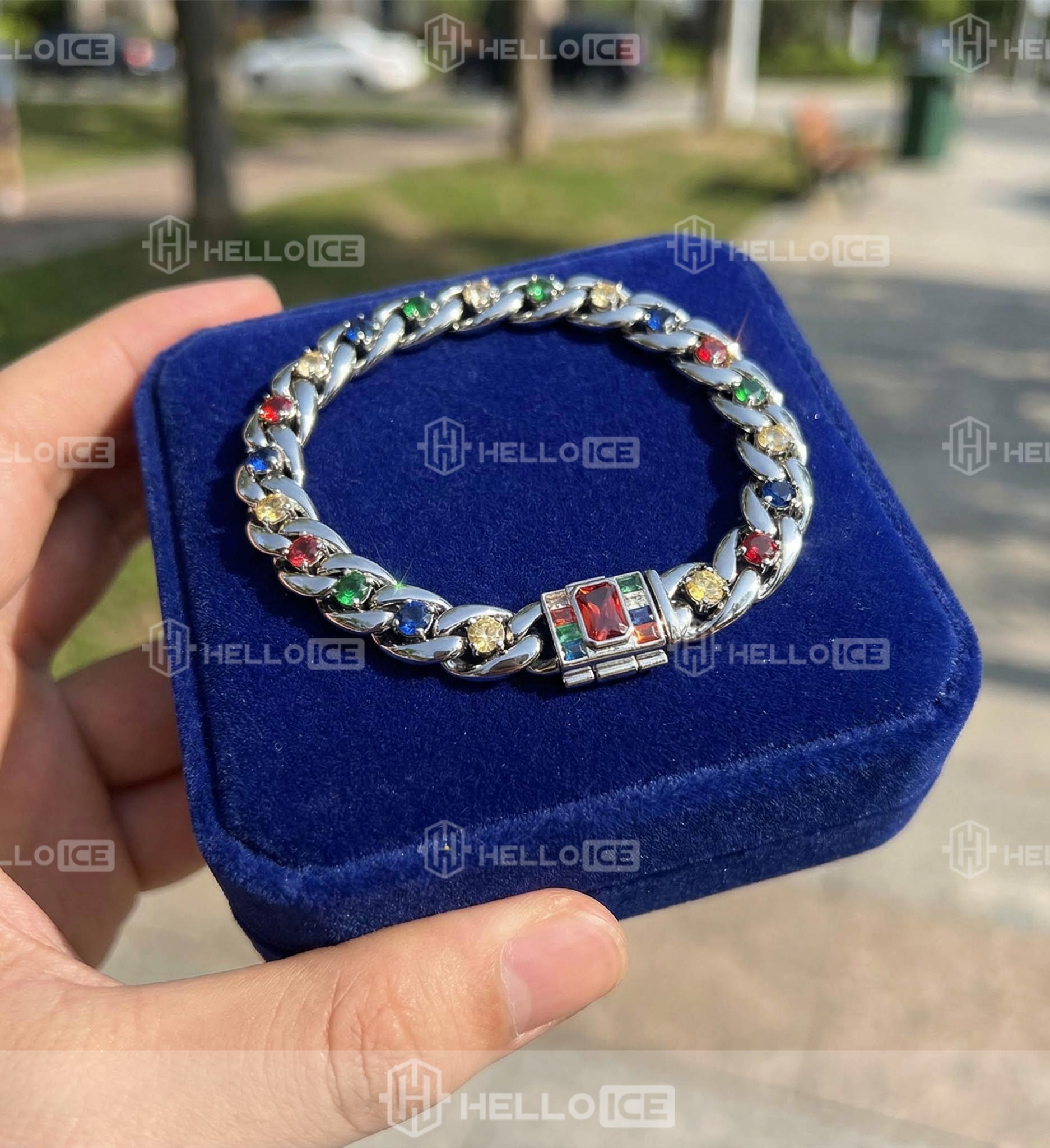 Helloice Review Image