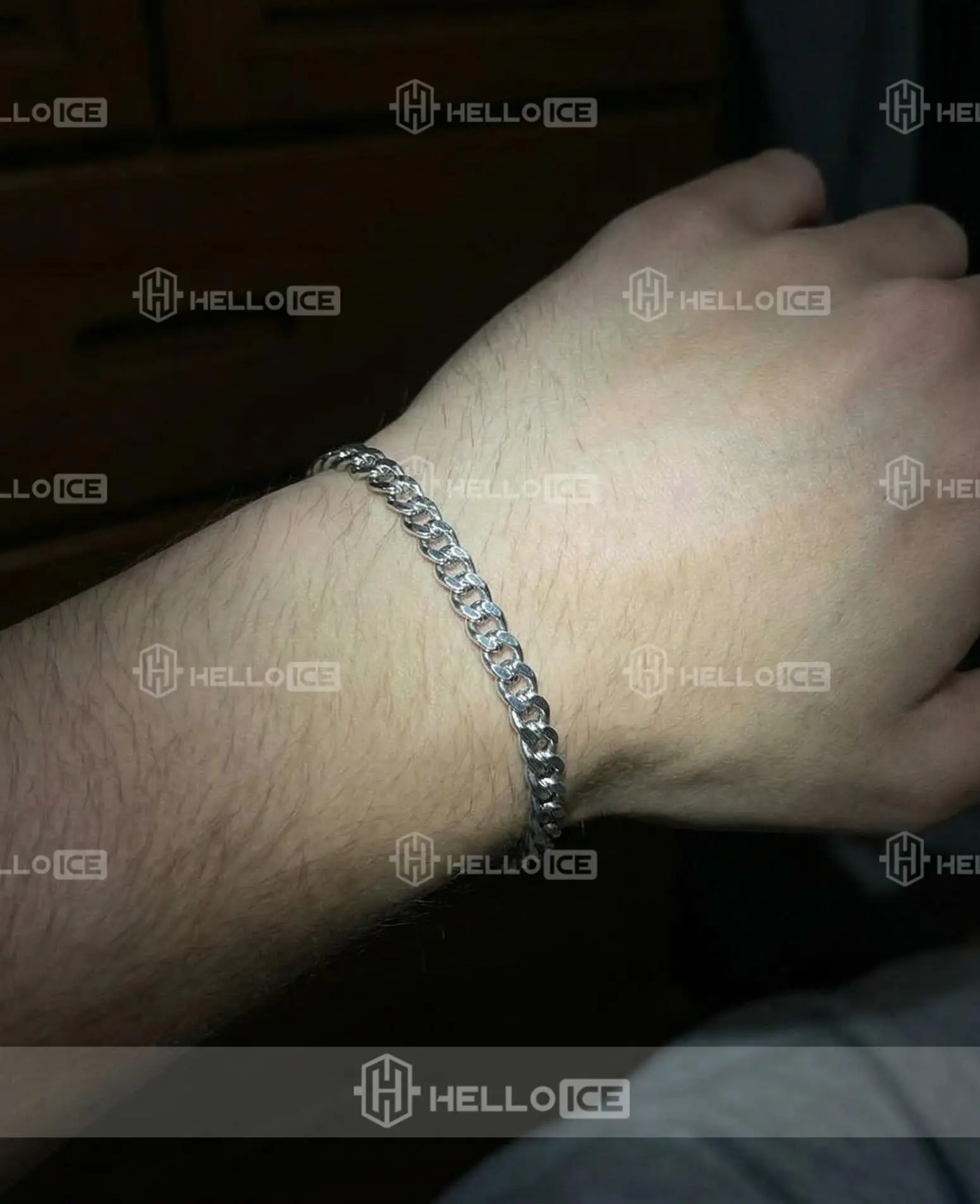 Helloice Review Image