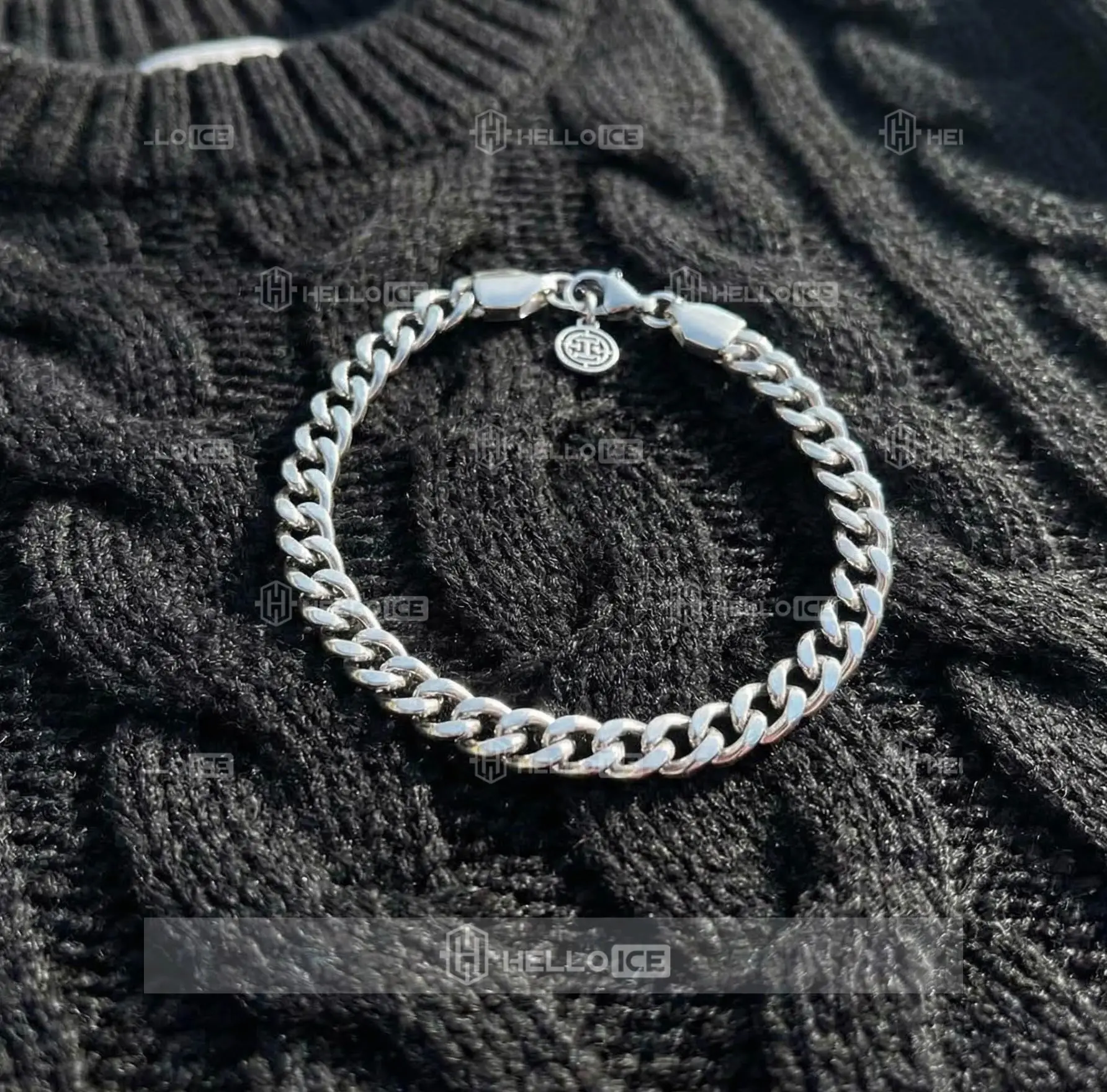 Helloice Review Image