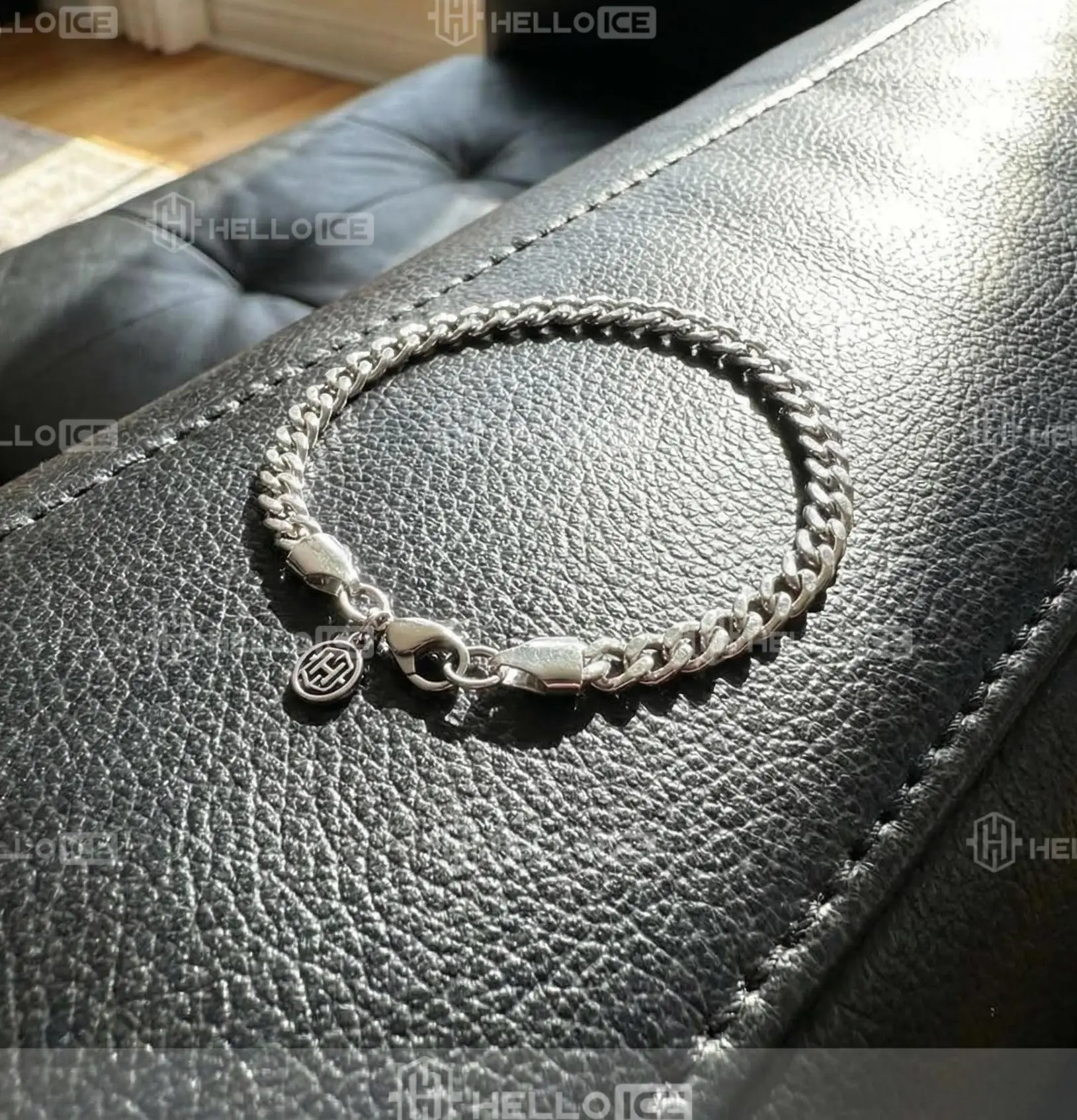 Helloice Review Image