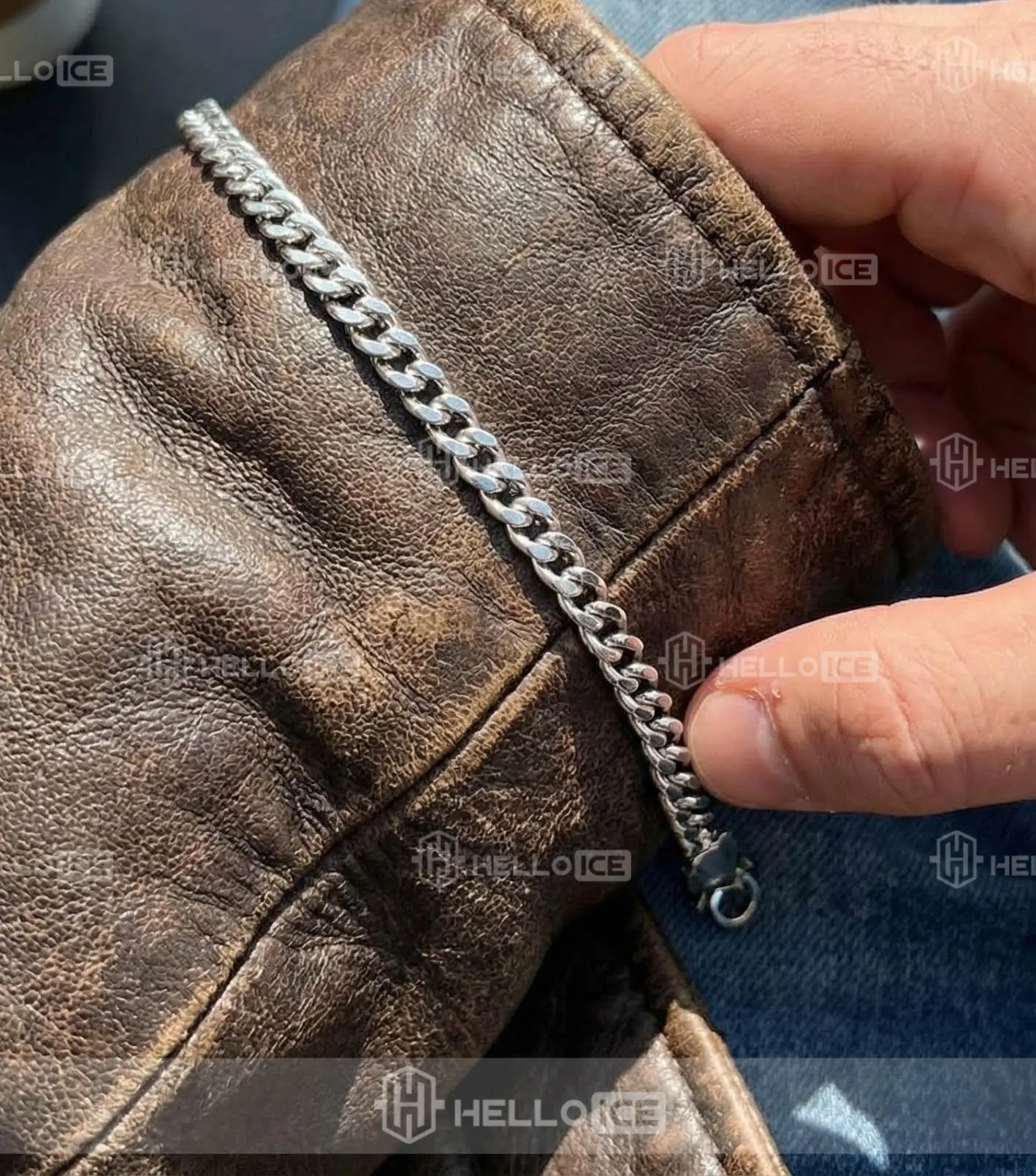 Helloice Review Image