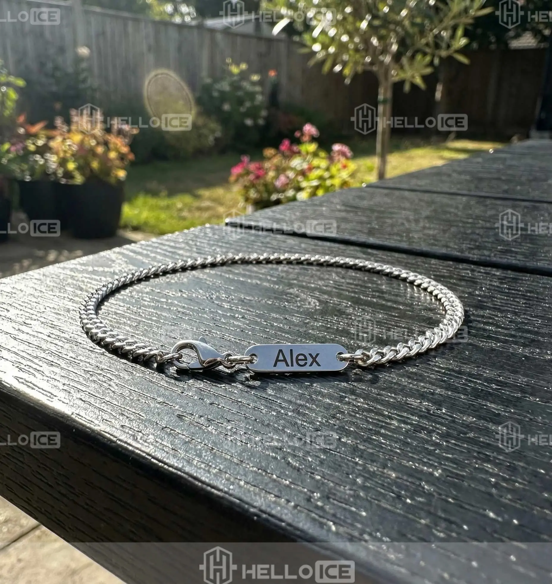 Helloice Review Image