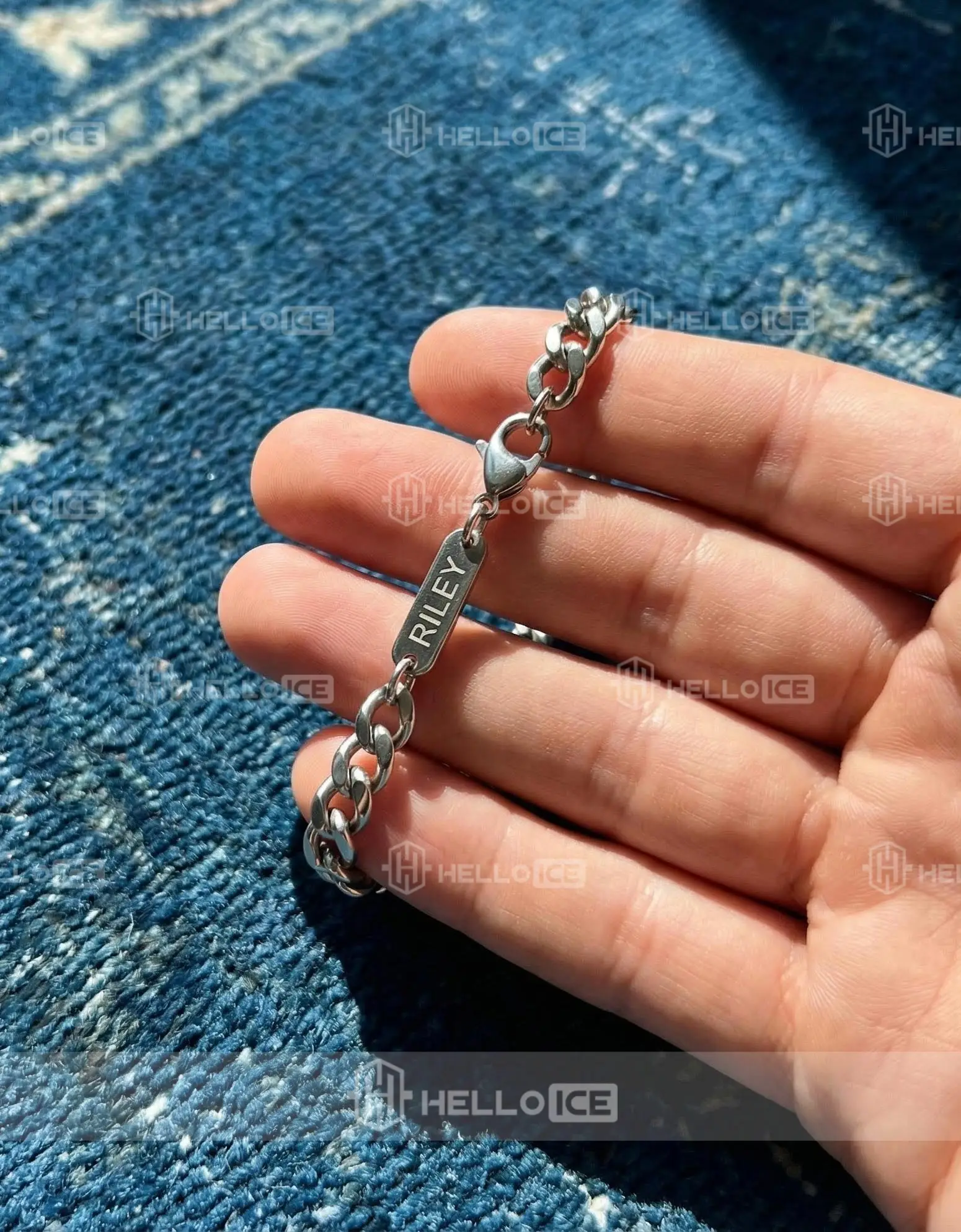 Helloice Review Image