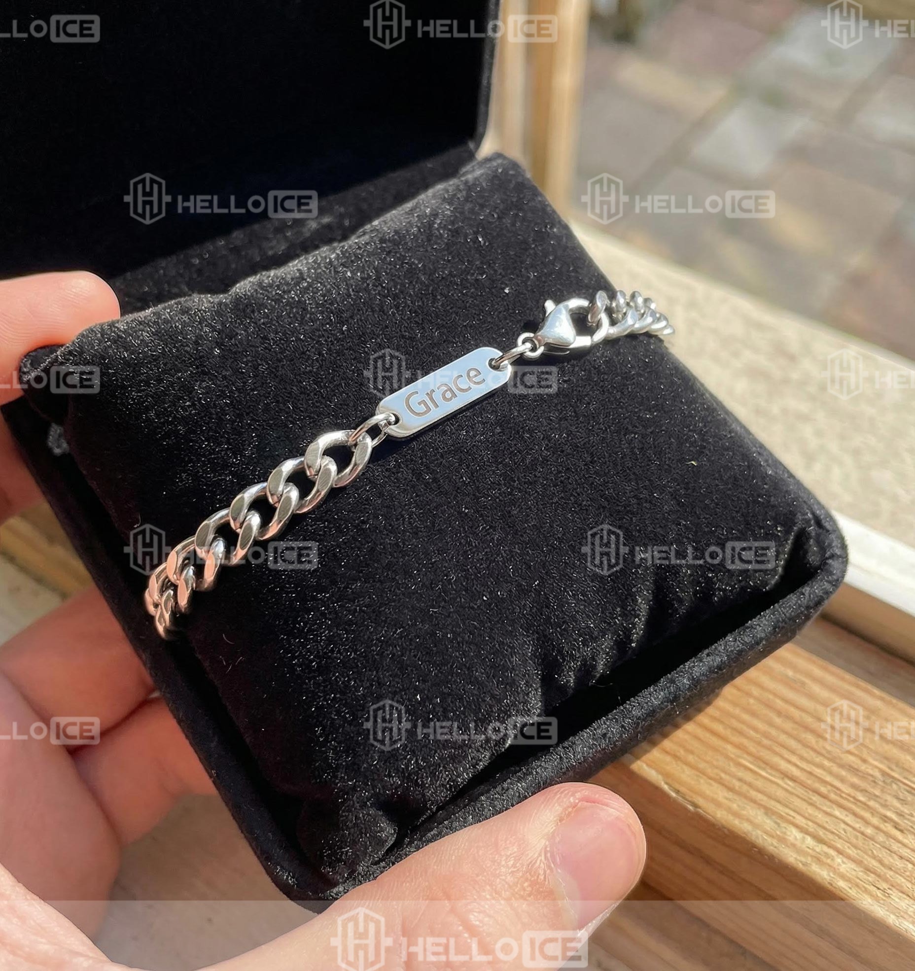 Helloice Review Image