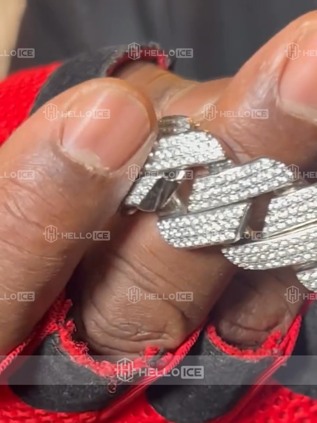 Helloice Review Image