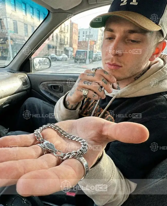 Helloice Review Image