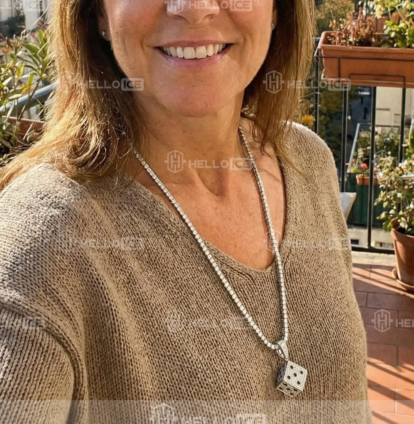 Helloice Review Image