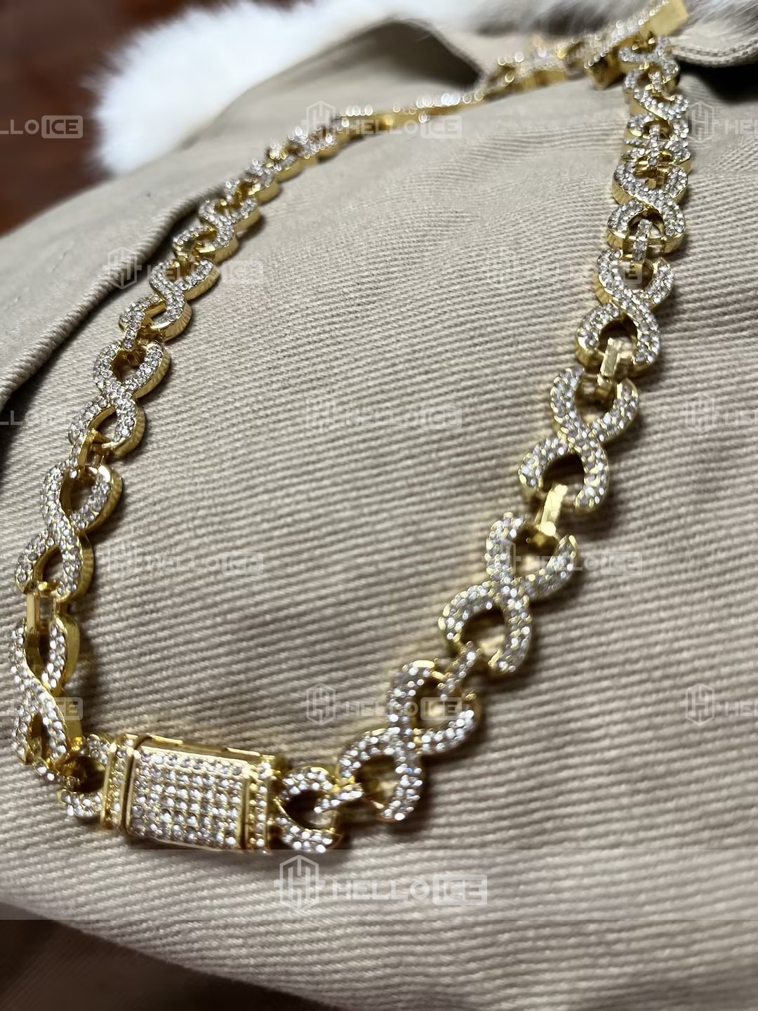 Helloice Review Image