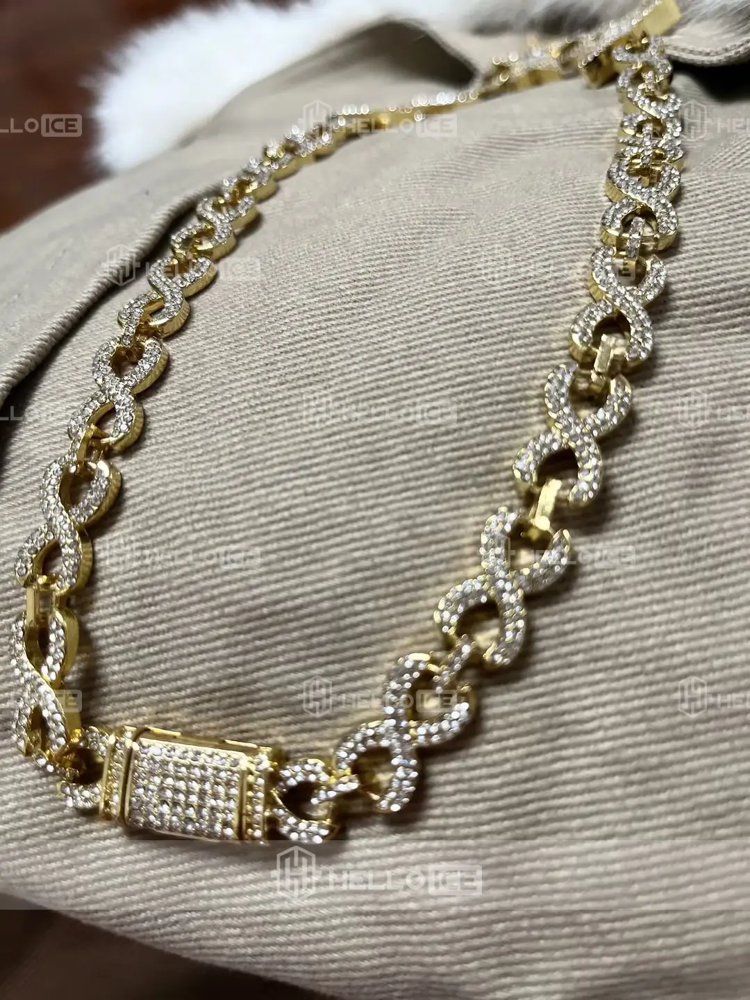 Helloice Review Image