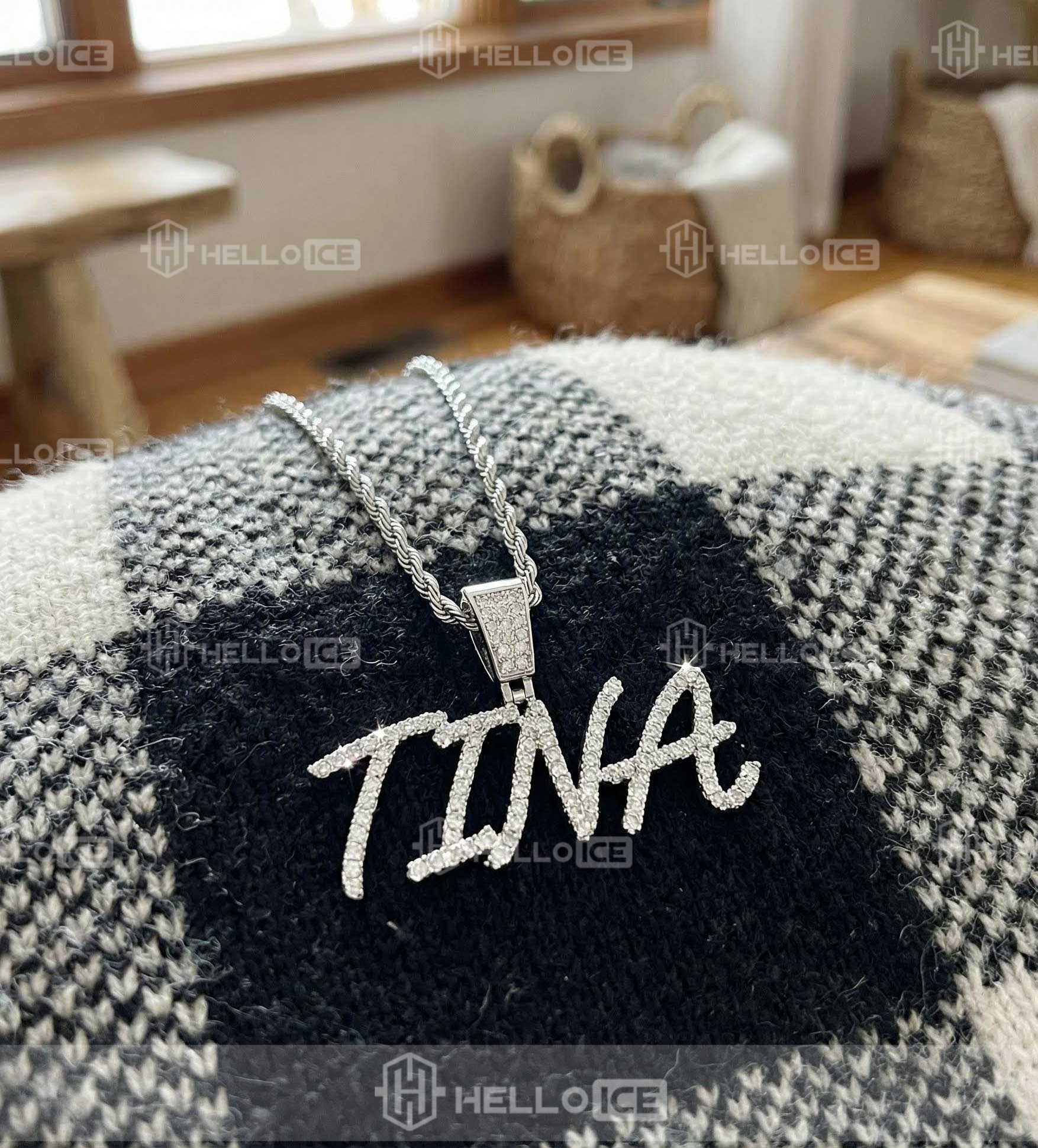 Helloice Review Image