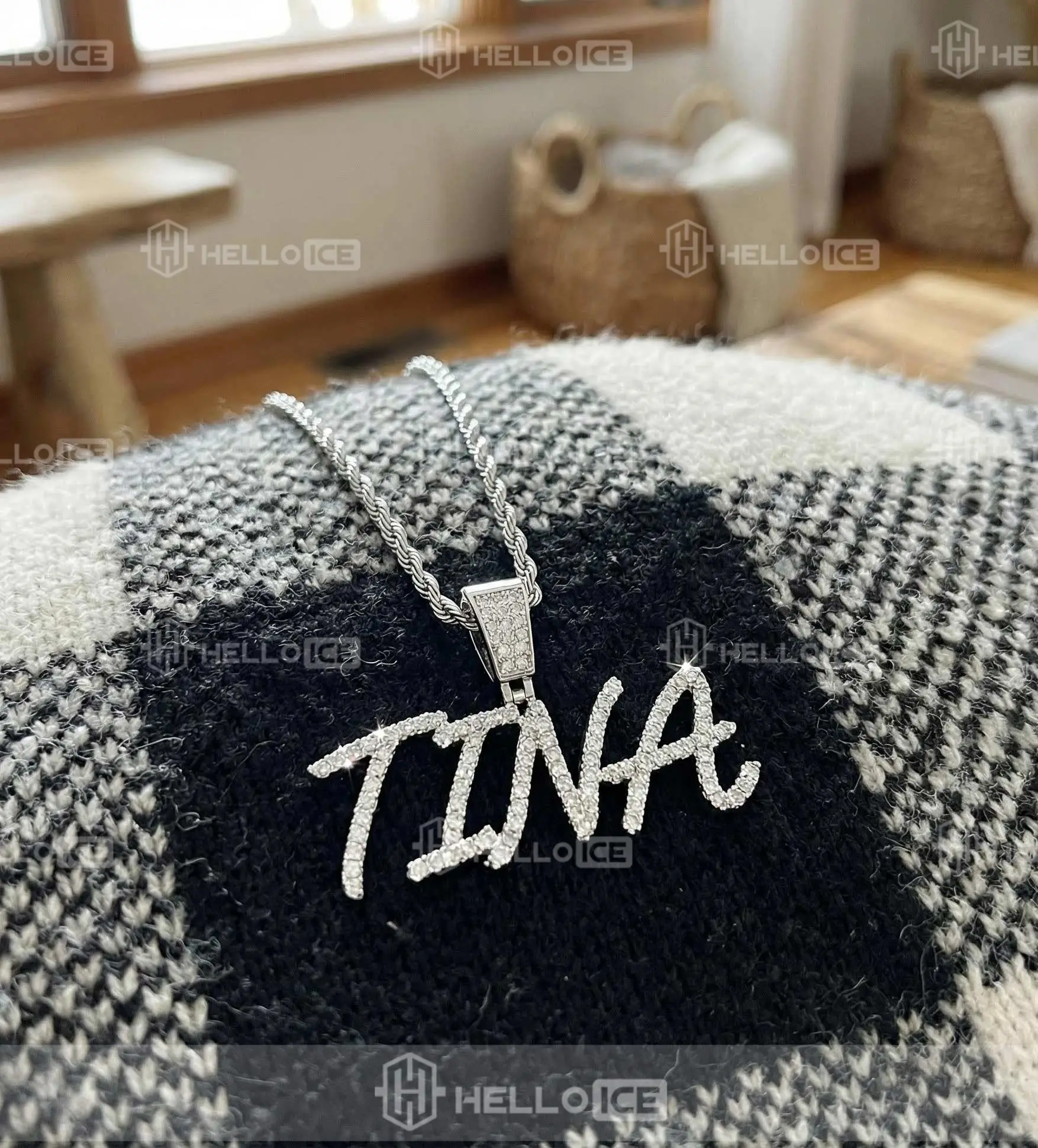 Helloice Review Image