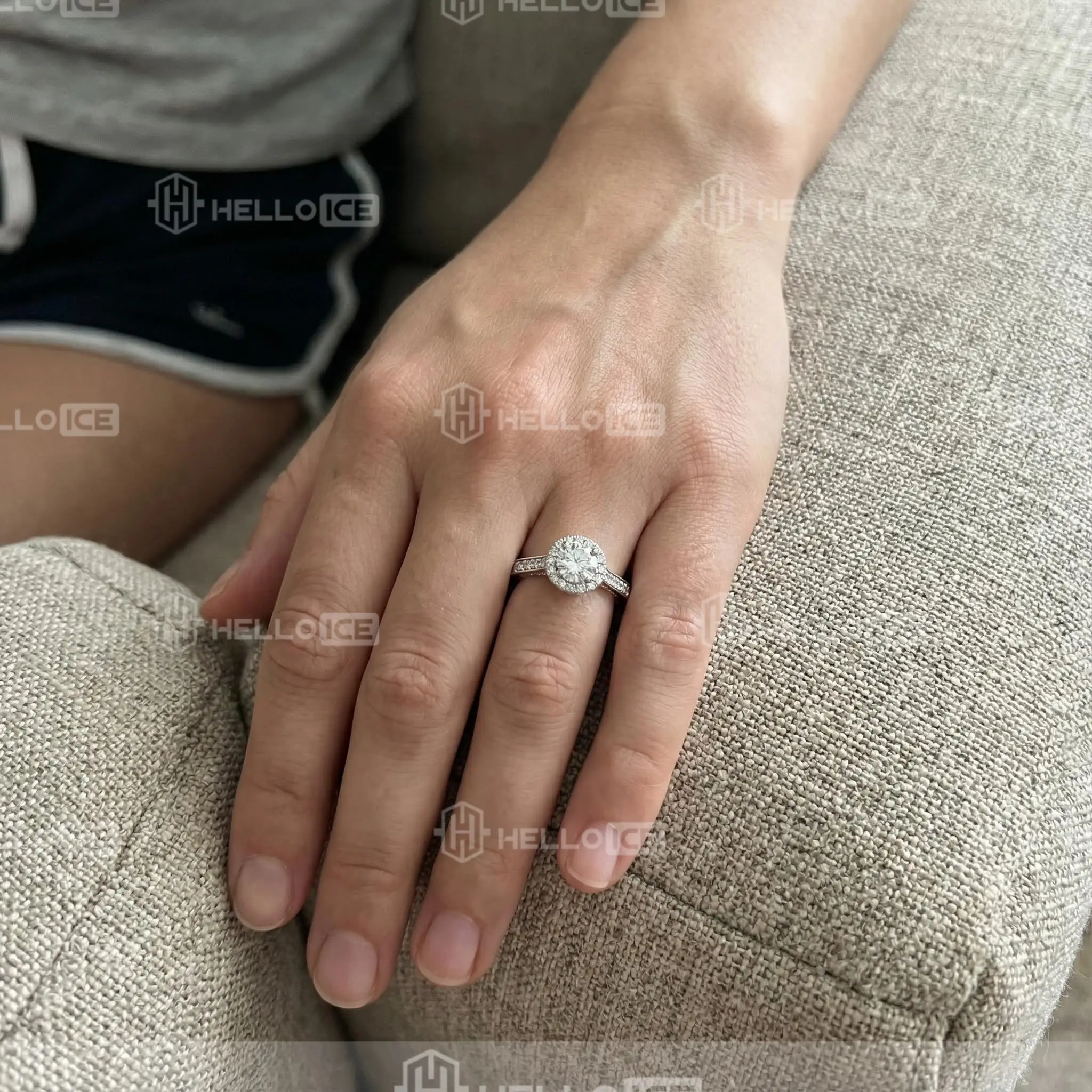 Helloice Review Image