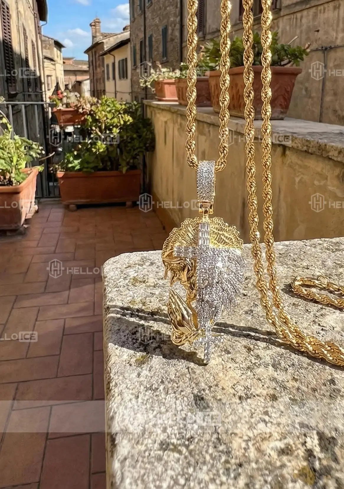 Helloice Review Image