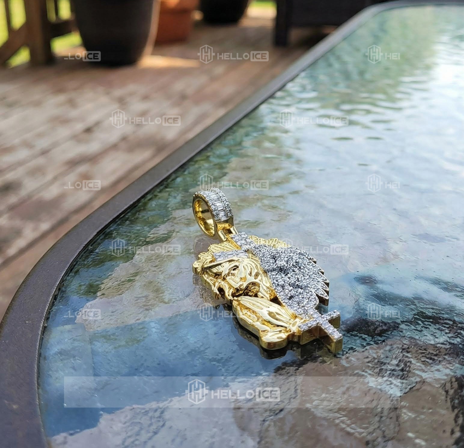 Helloice Review Image