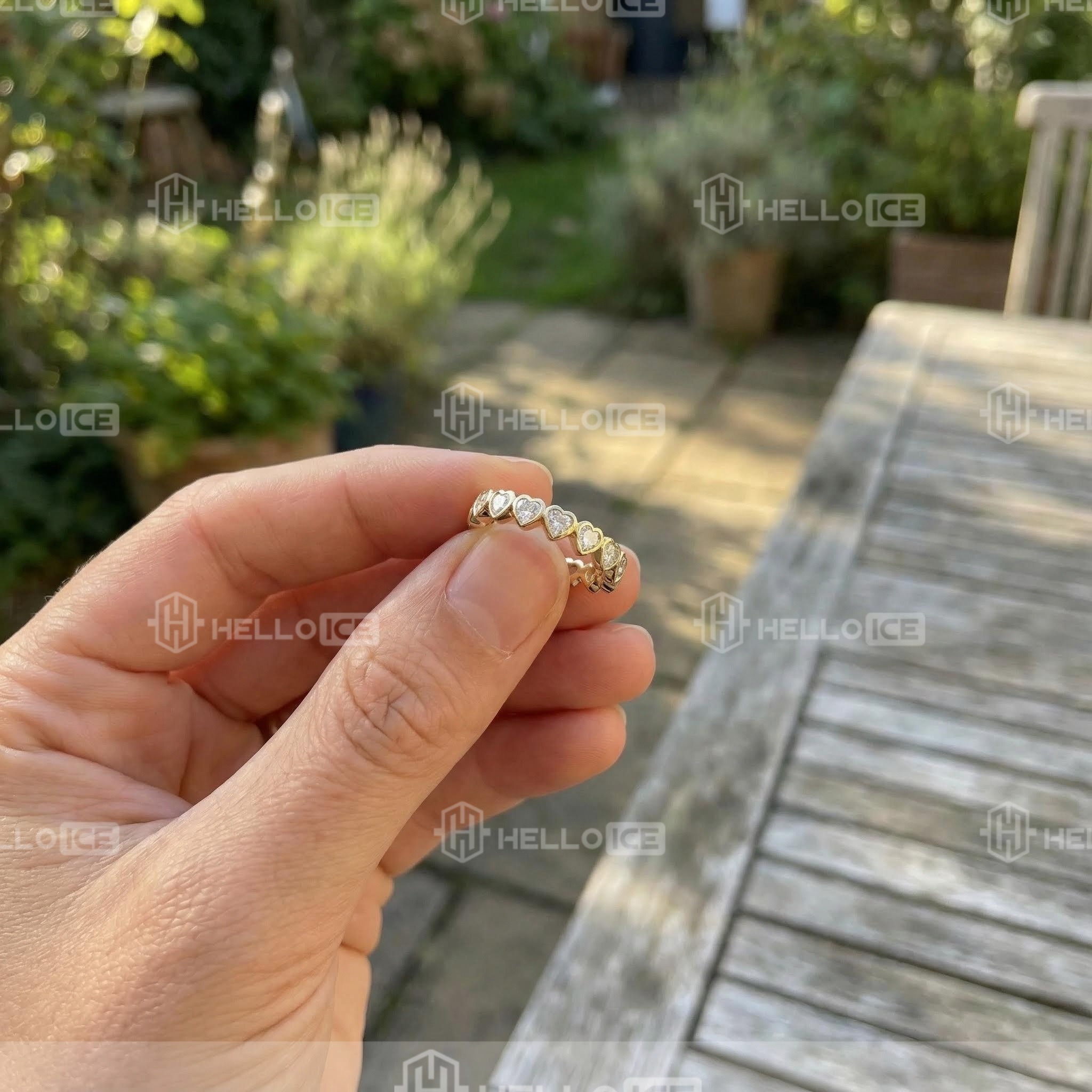 Helloice Review Image