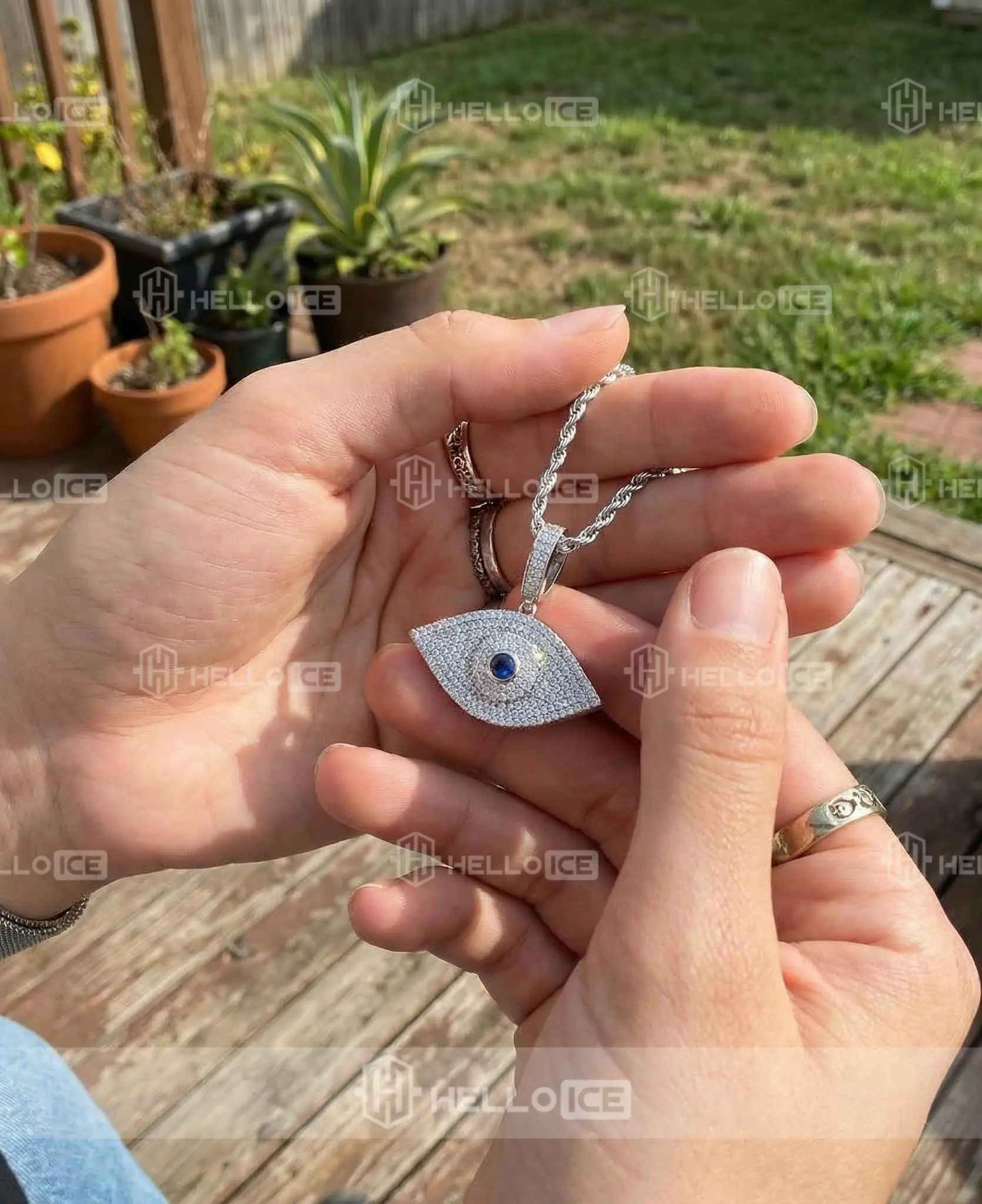 Helloice Review Image