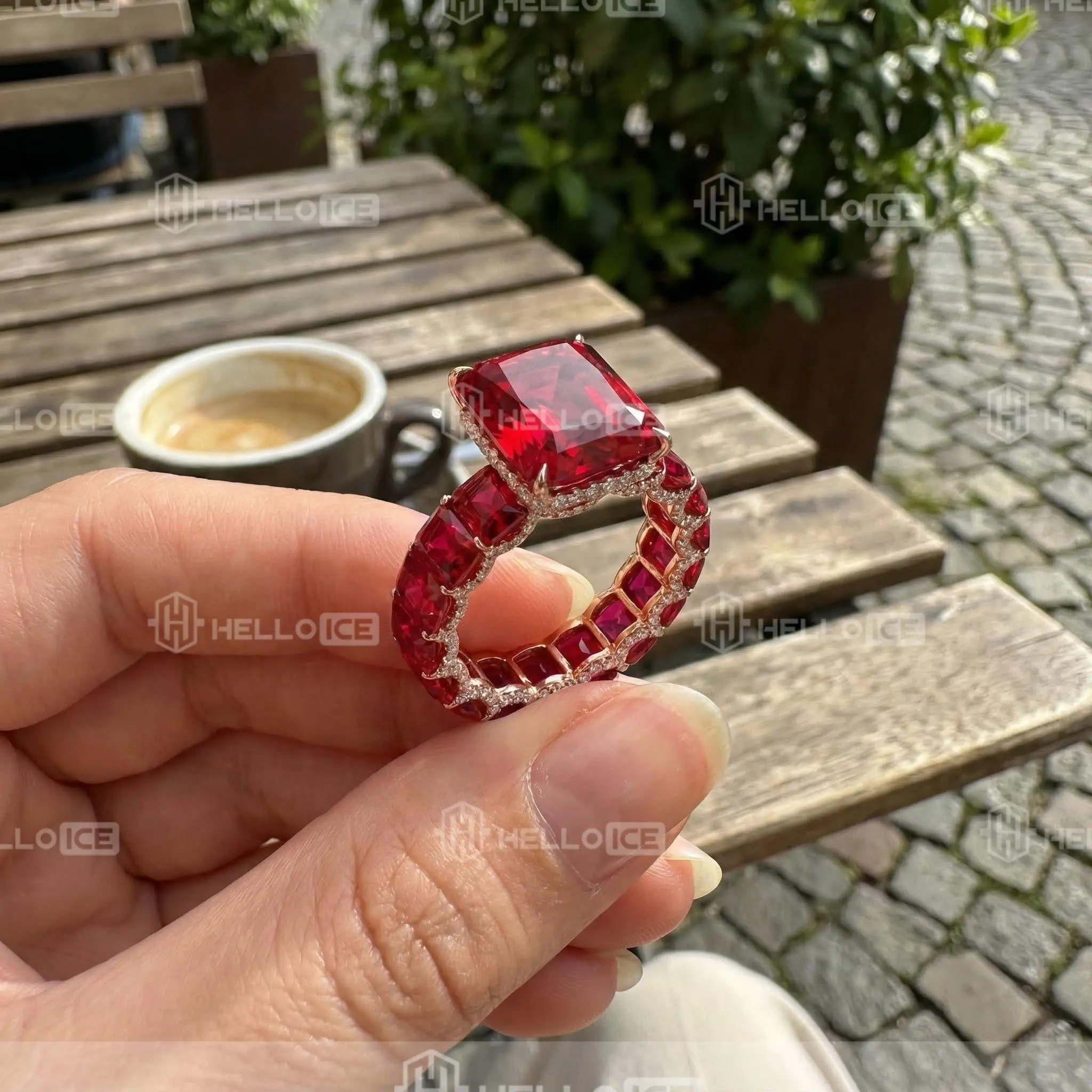 Helloice Review Image