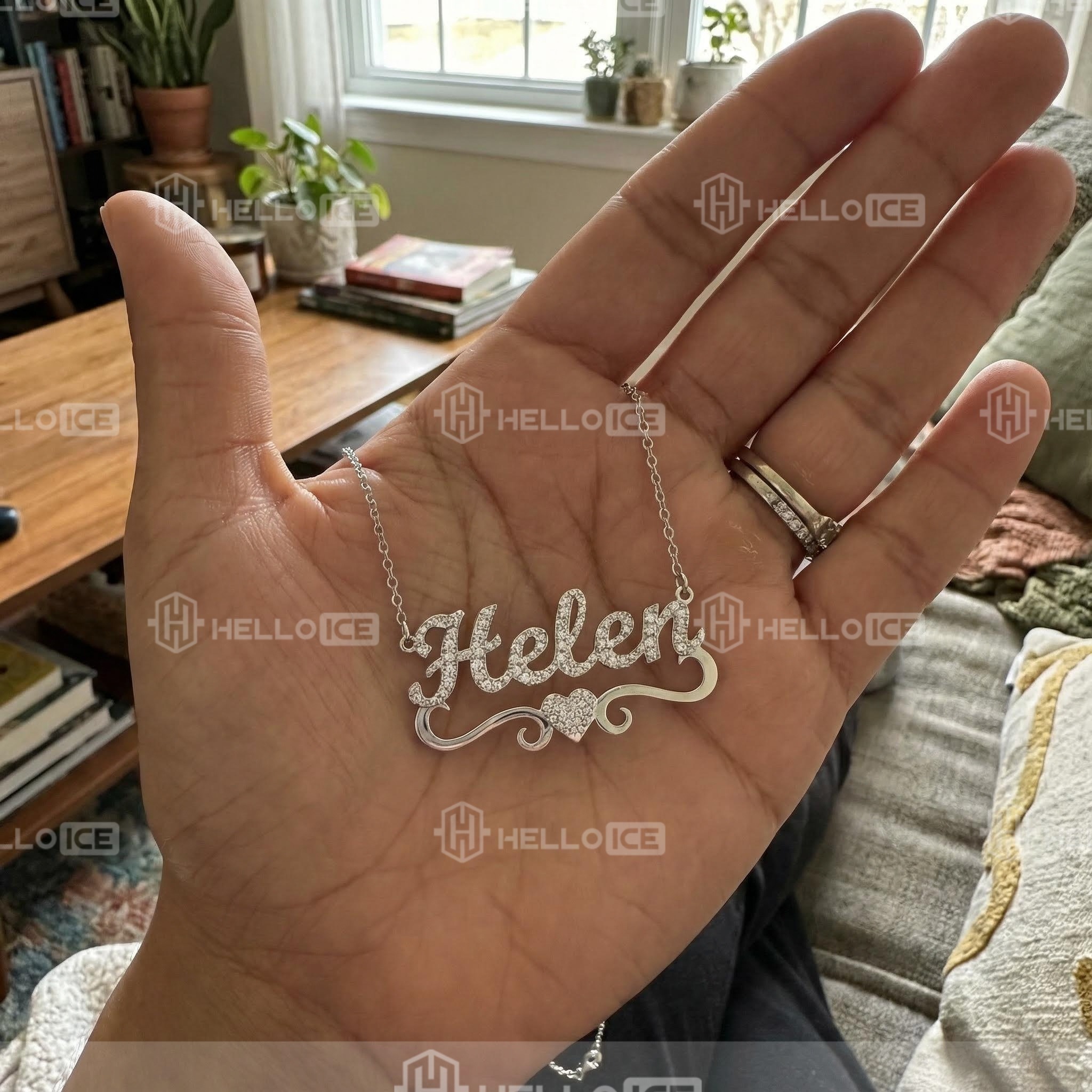 Helloice Review Image