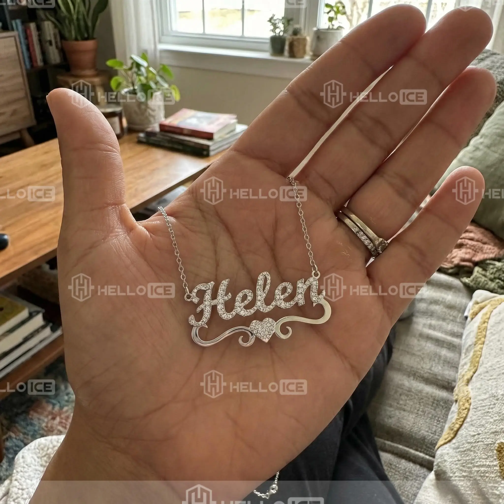 Helloice Review Image