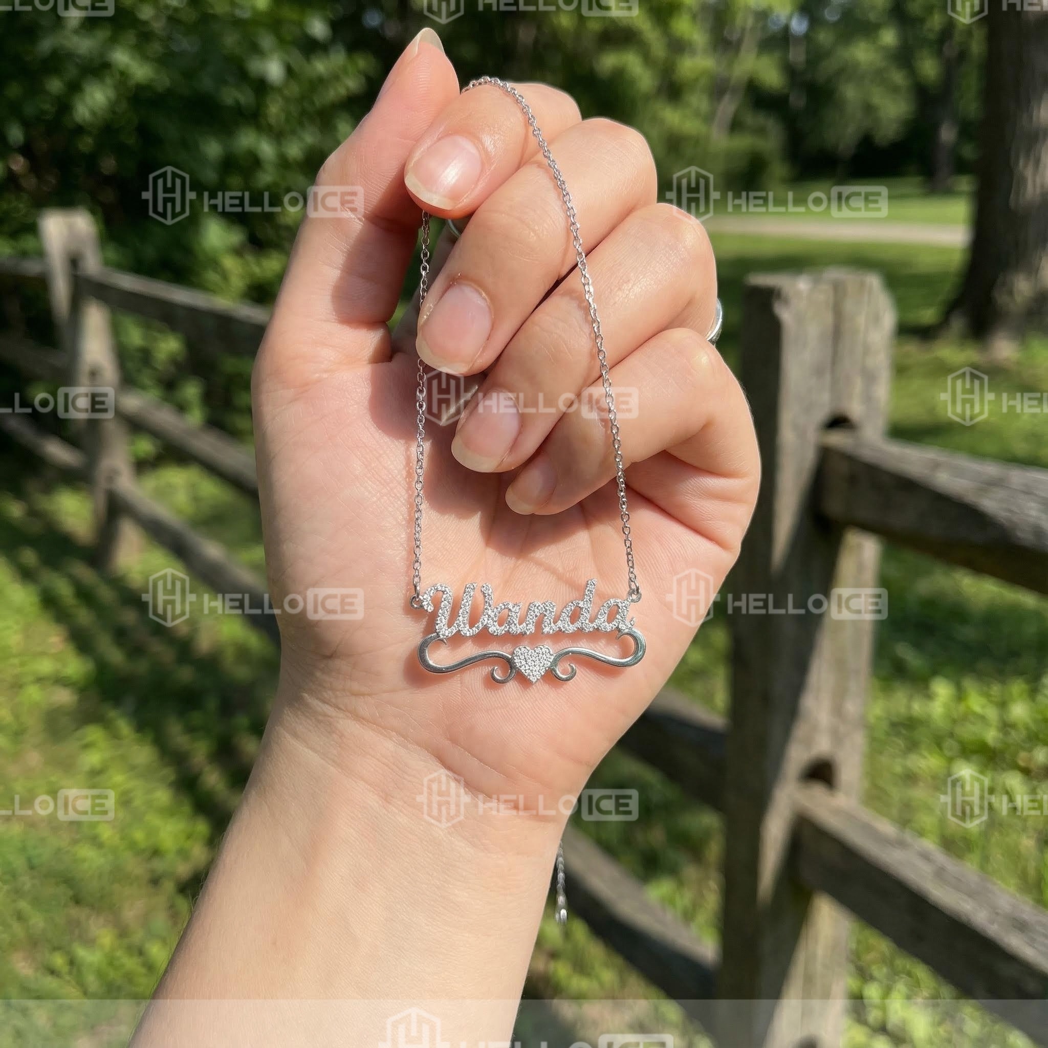 Helloice Review Image