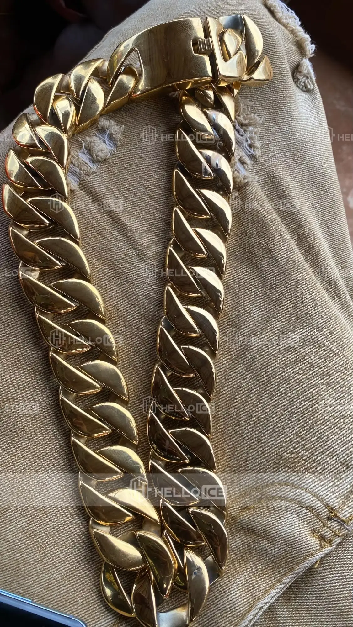 Helloice Review Image