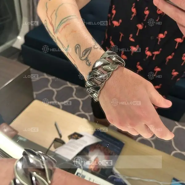 Helloice Review Image