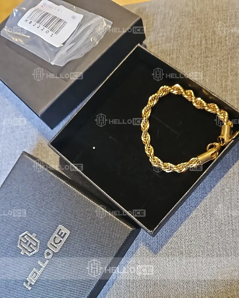 Helloice Review Image