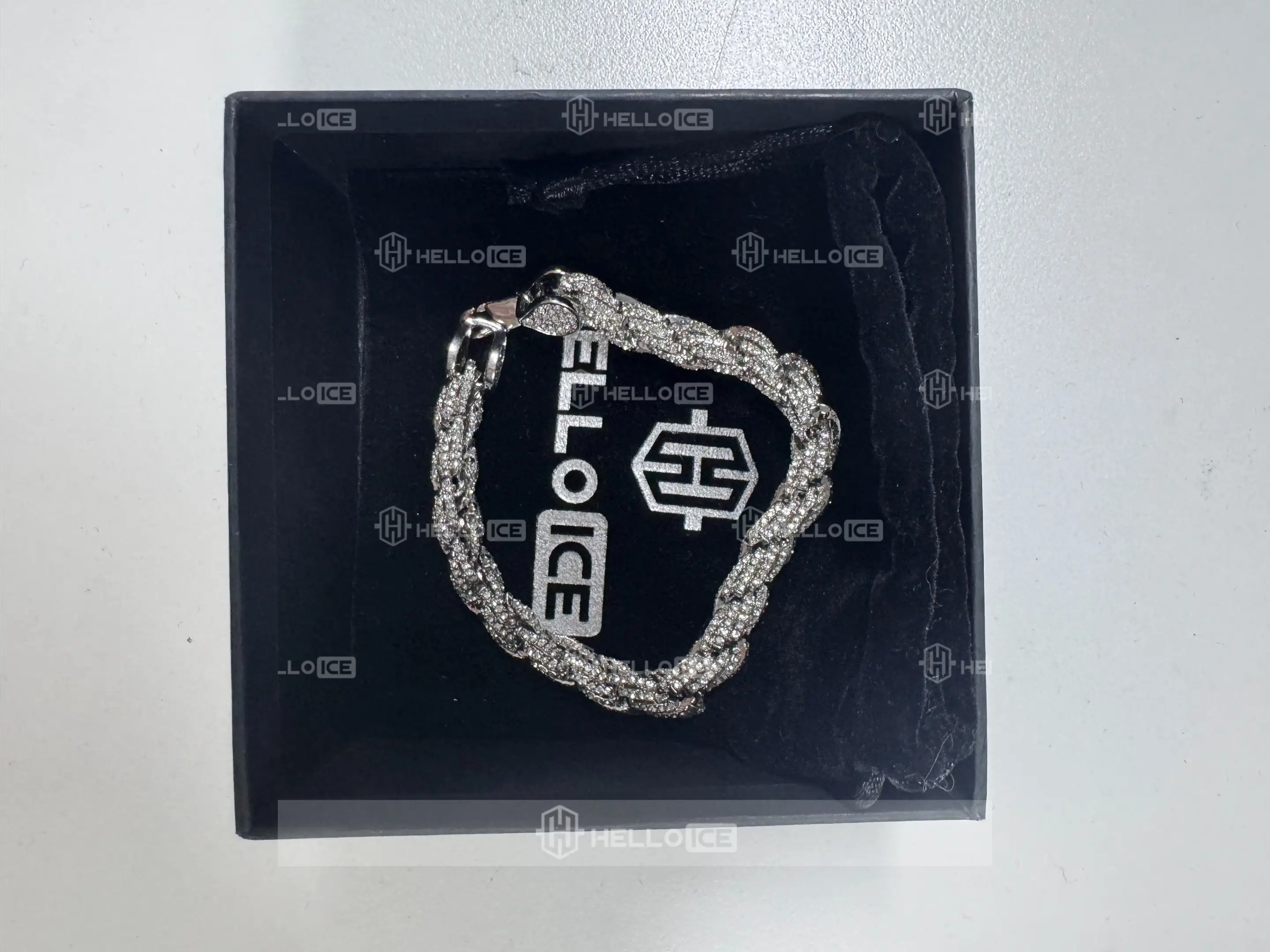 Helloice Review Image