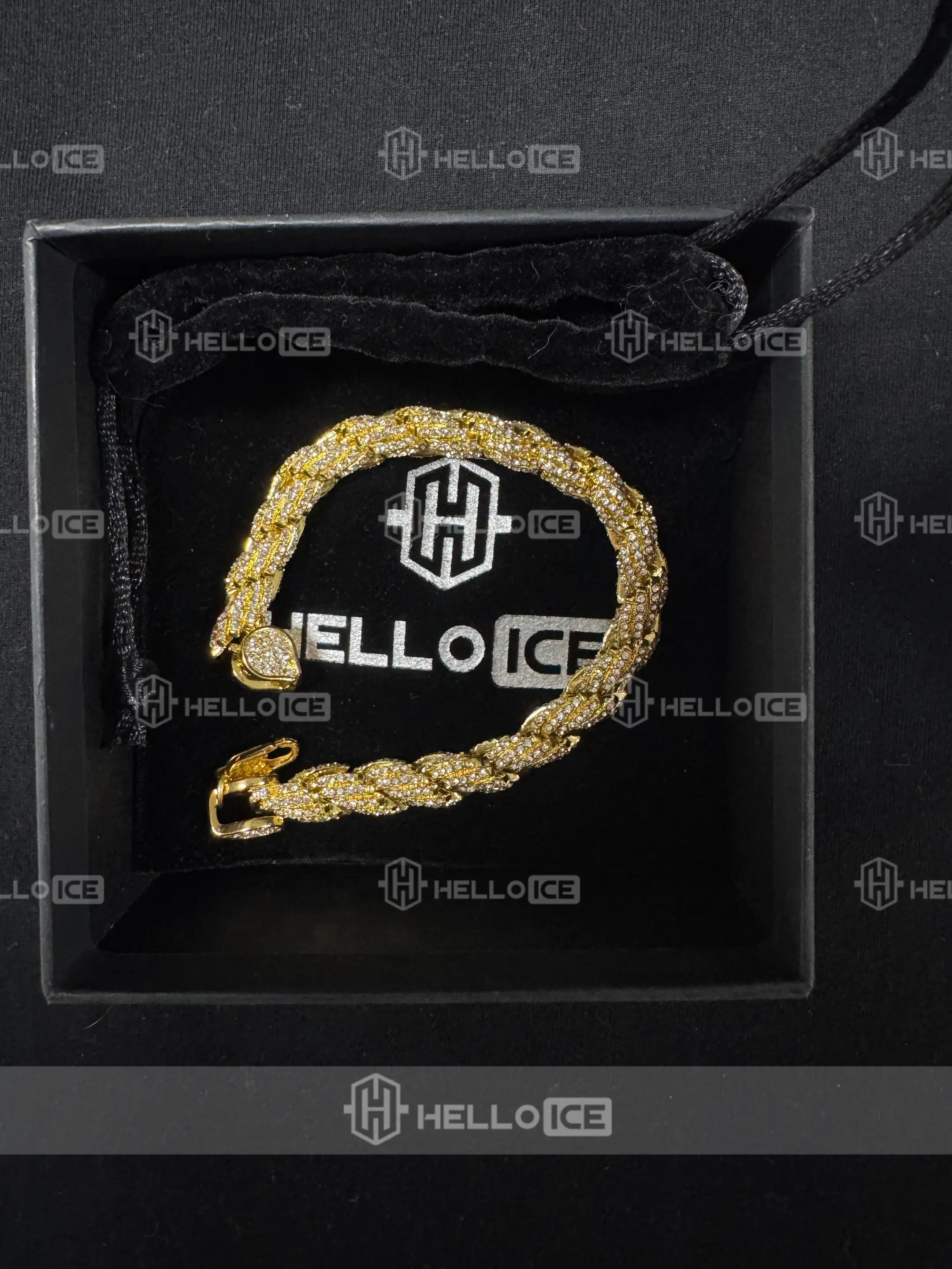 Helloice Review Image