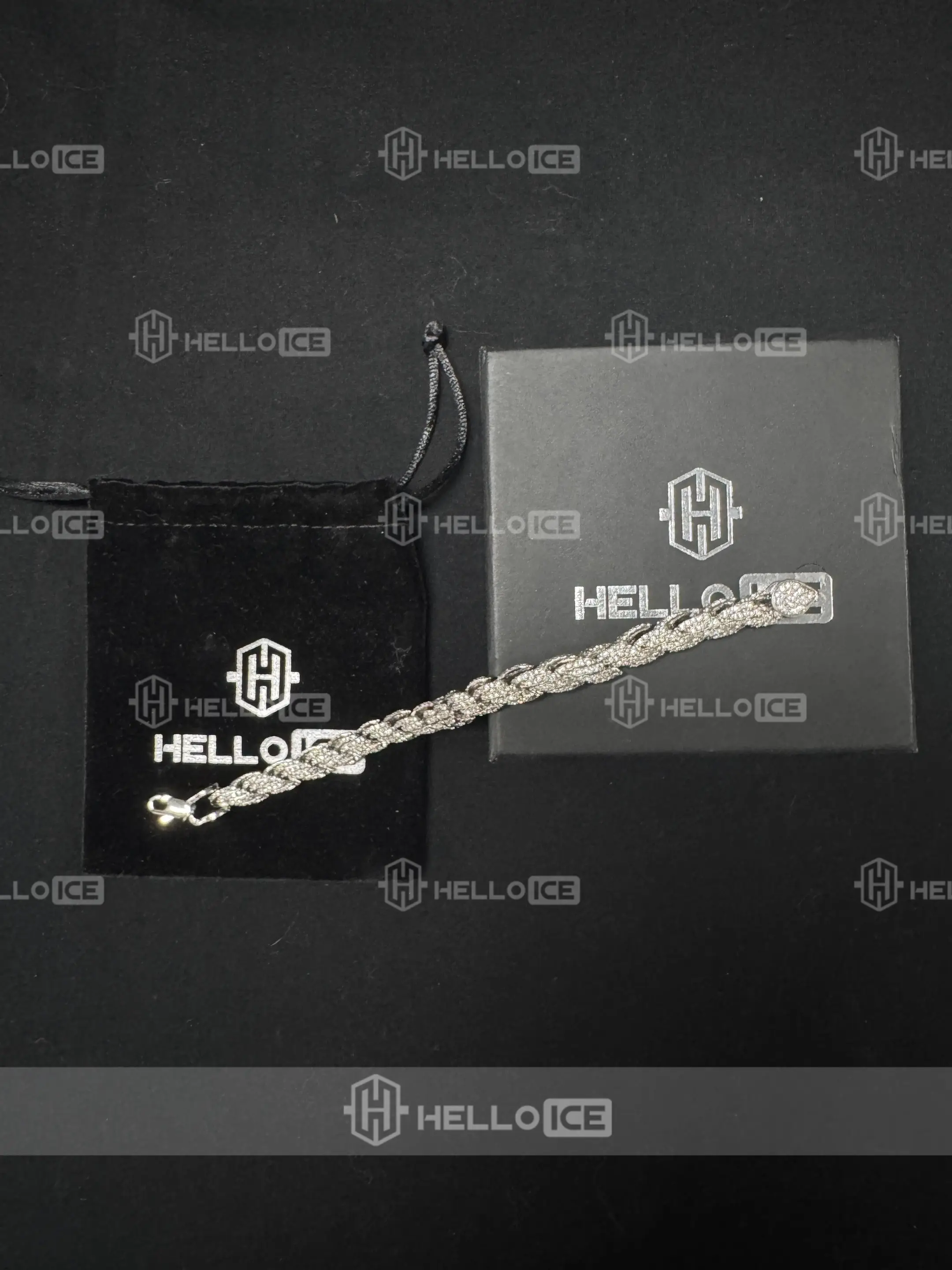 Helloice Review Image