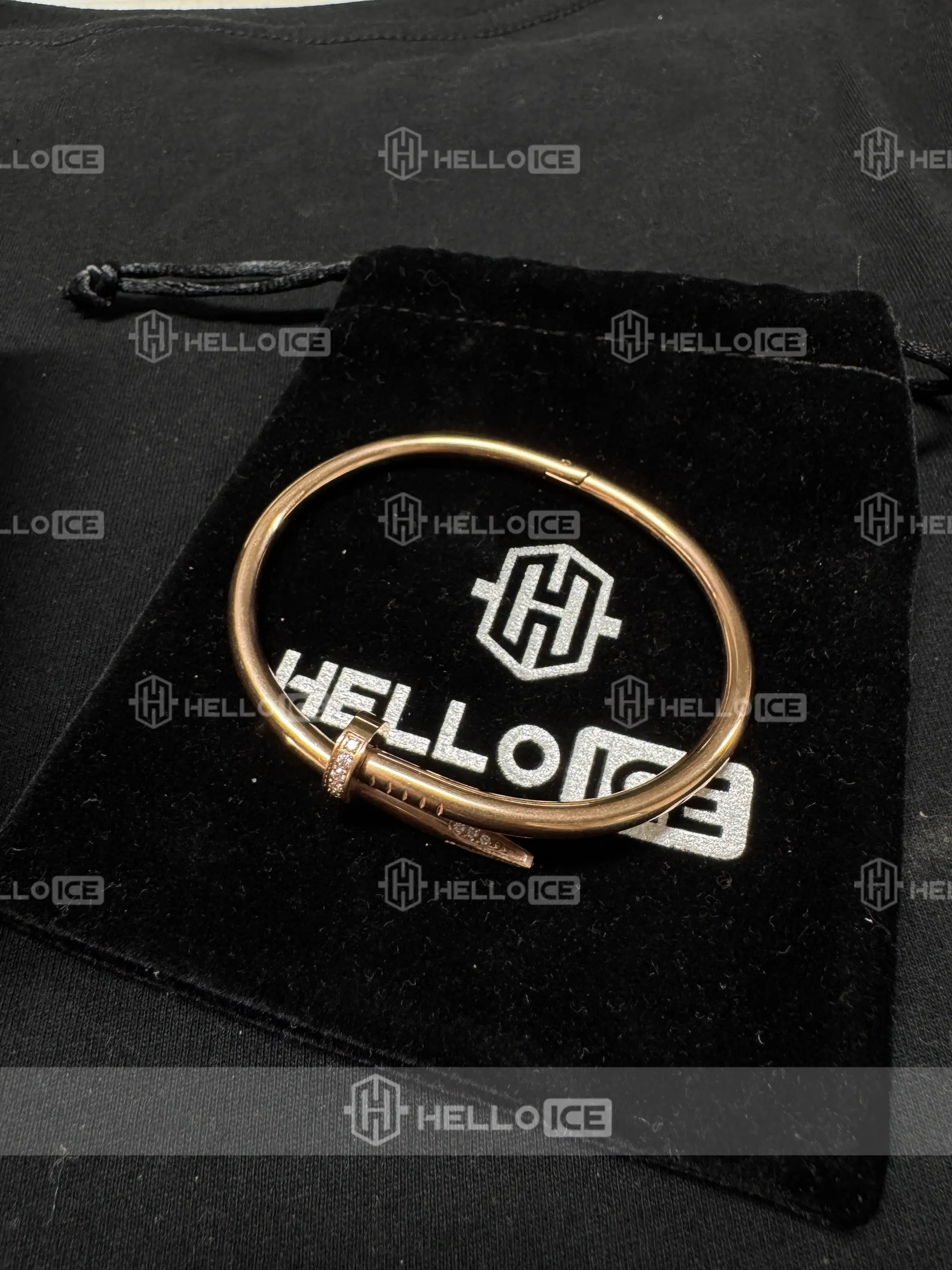 Helloice Review Image