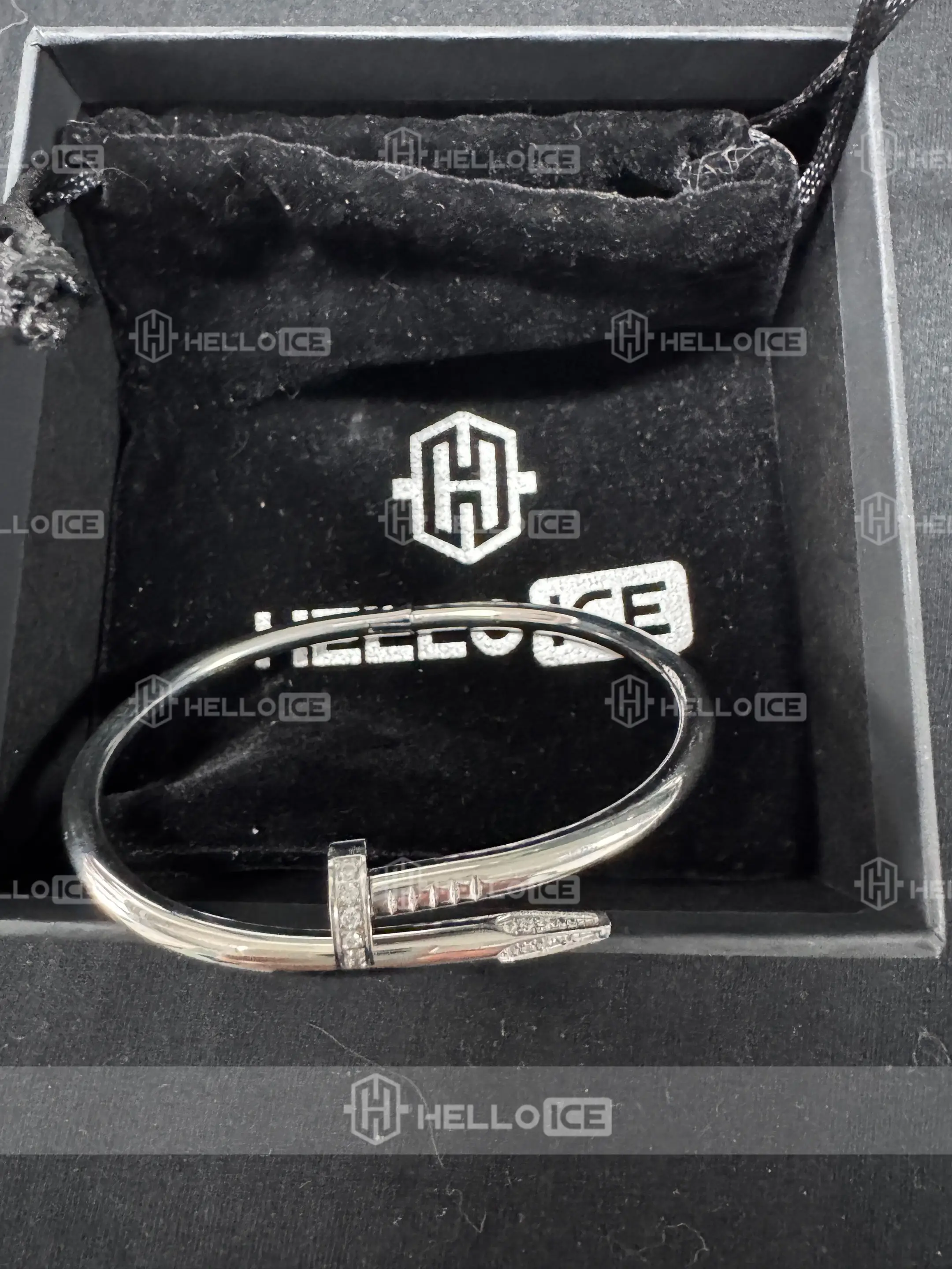 Helloice Review Image