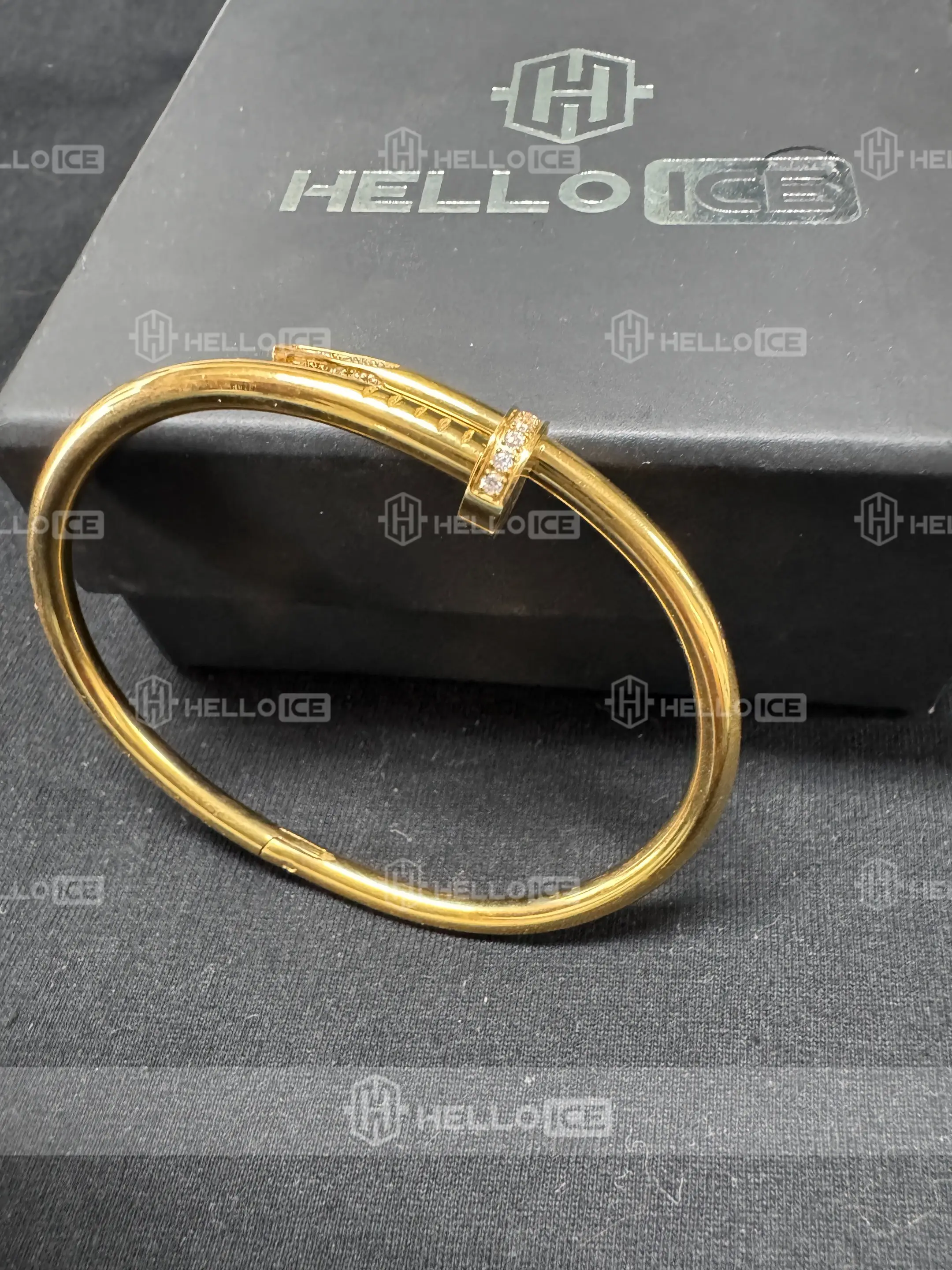 Helloice Review Image