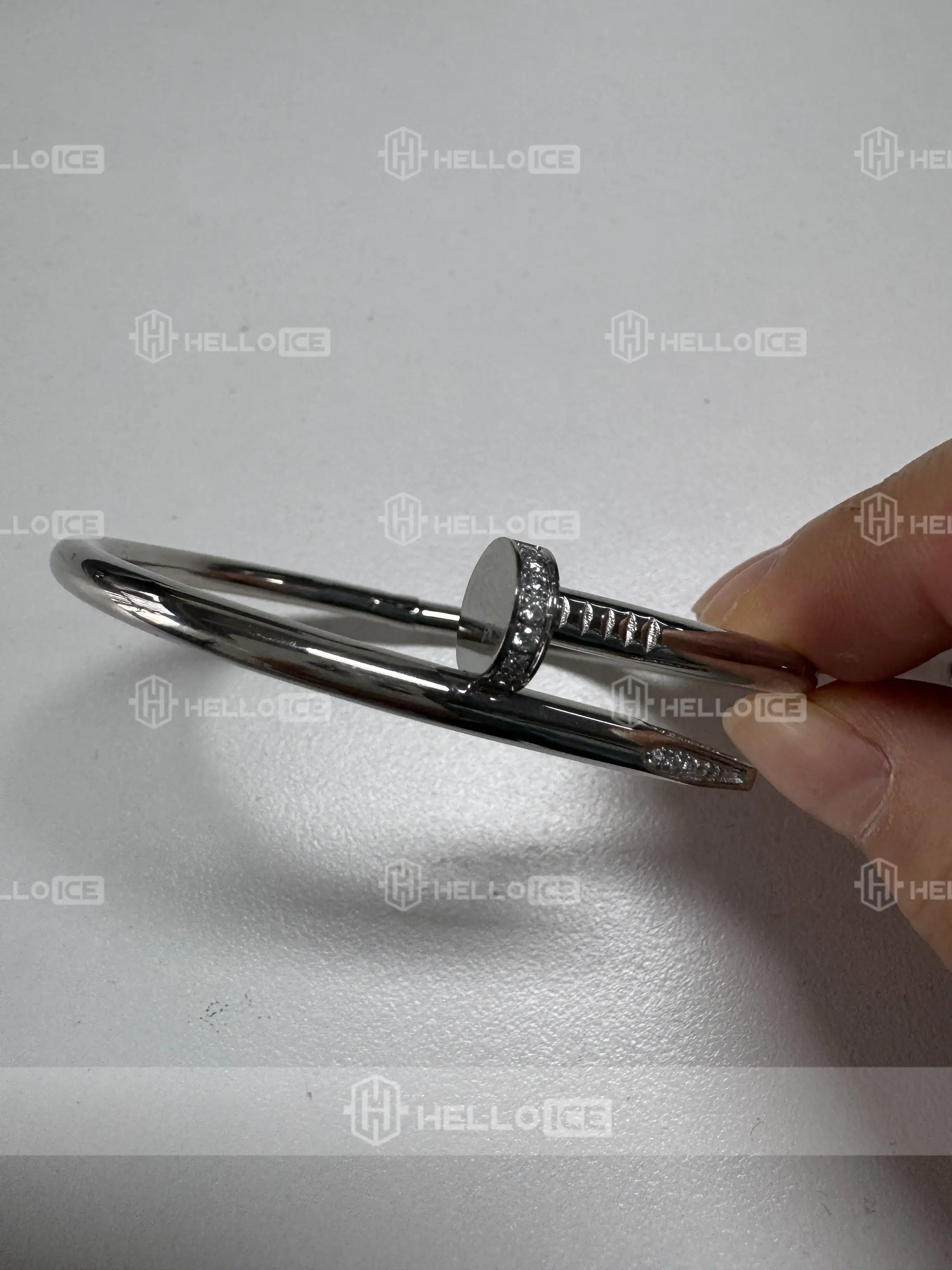 Helloice Review Image