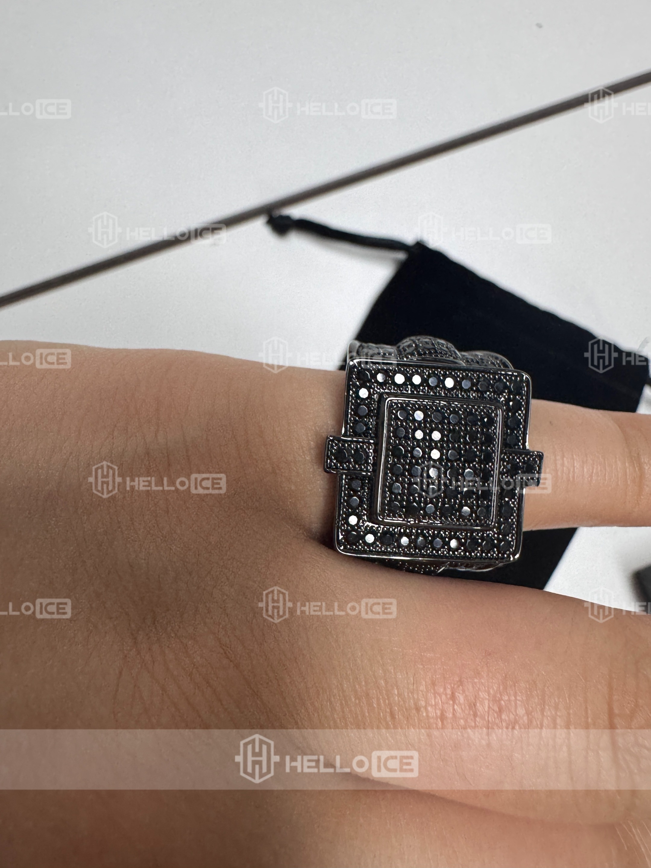 Helloice Review Image