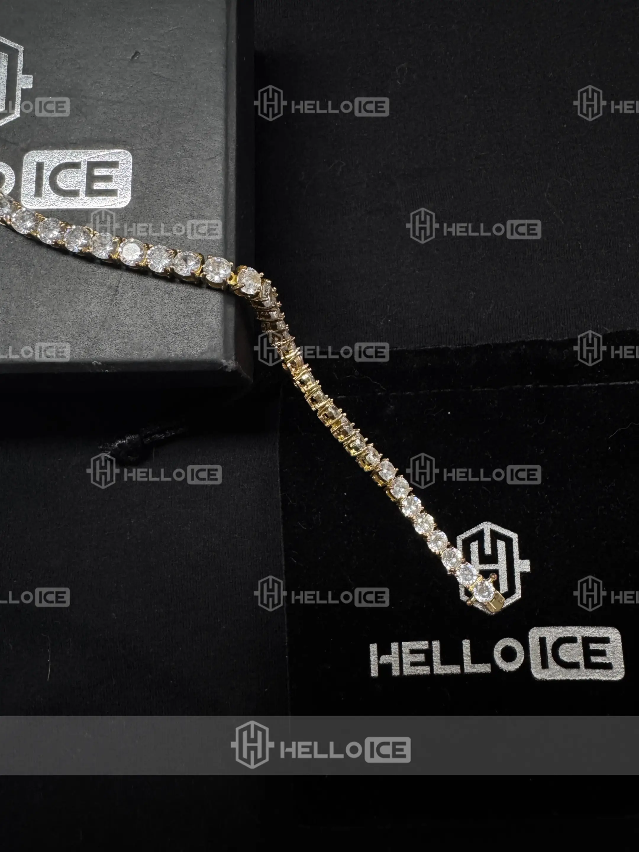 Helloice Review Image