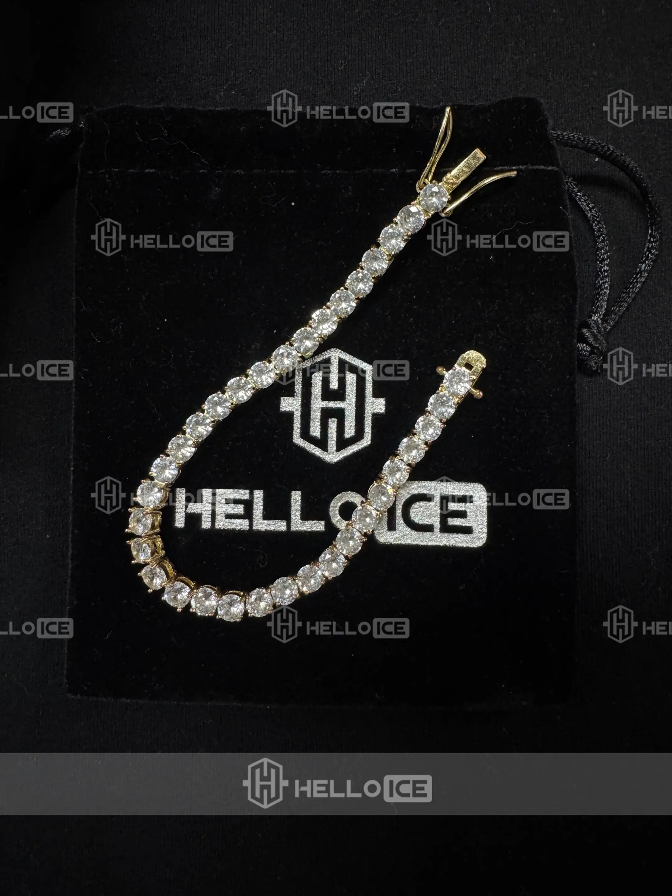 Helloice Review Image