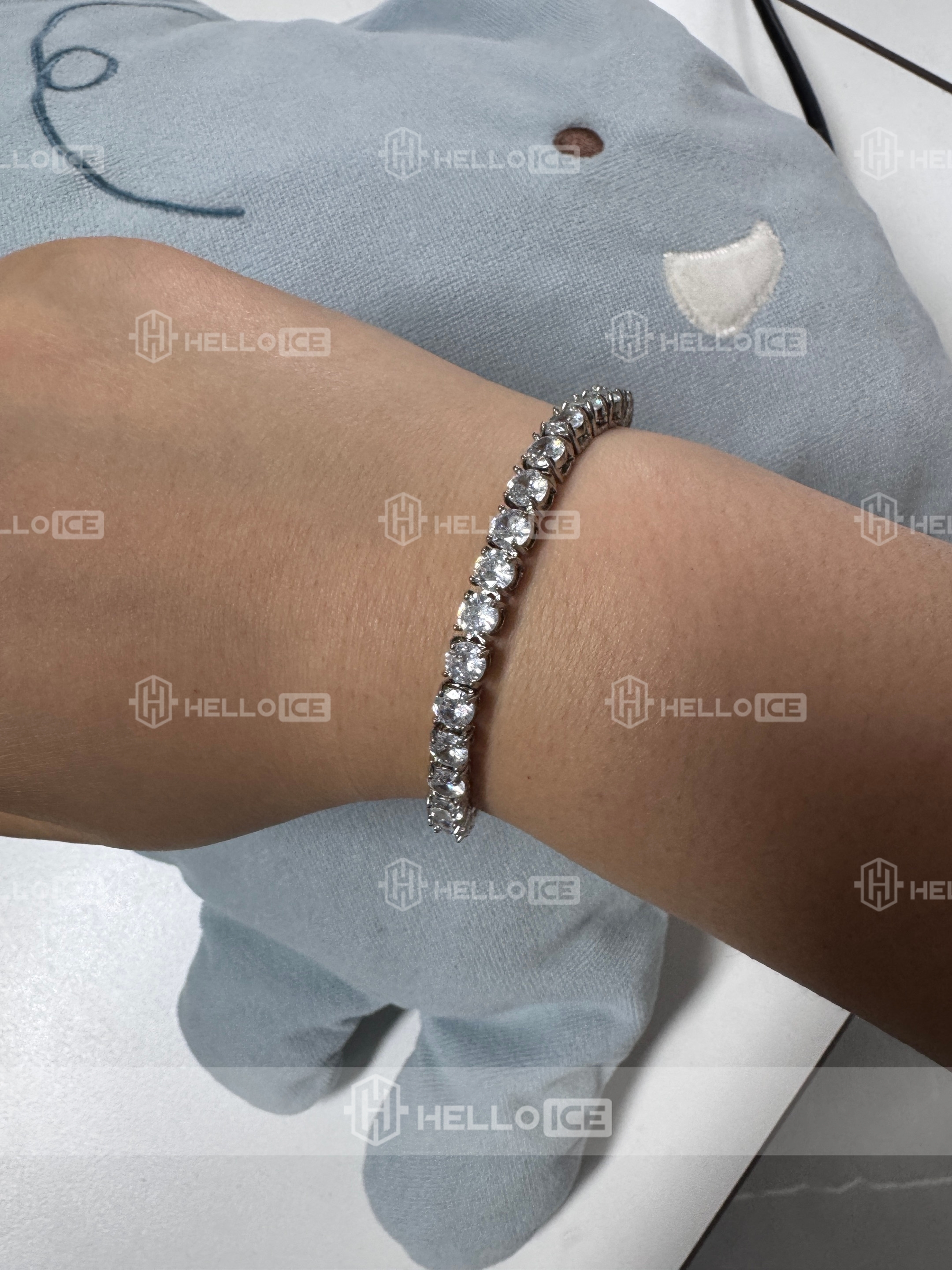 Helloice Review Image