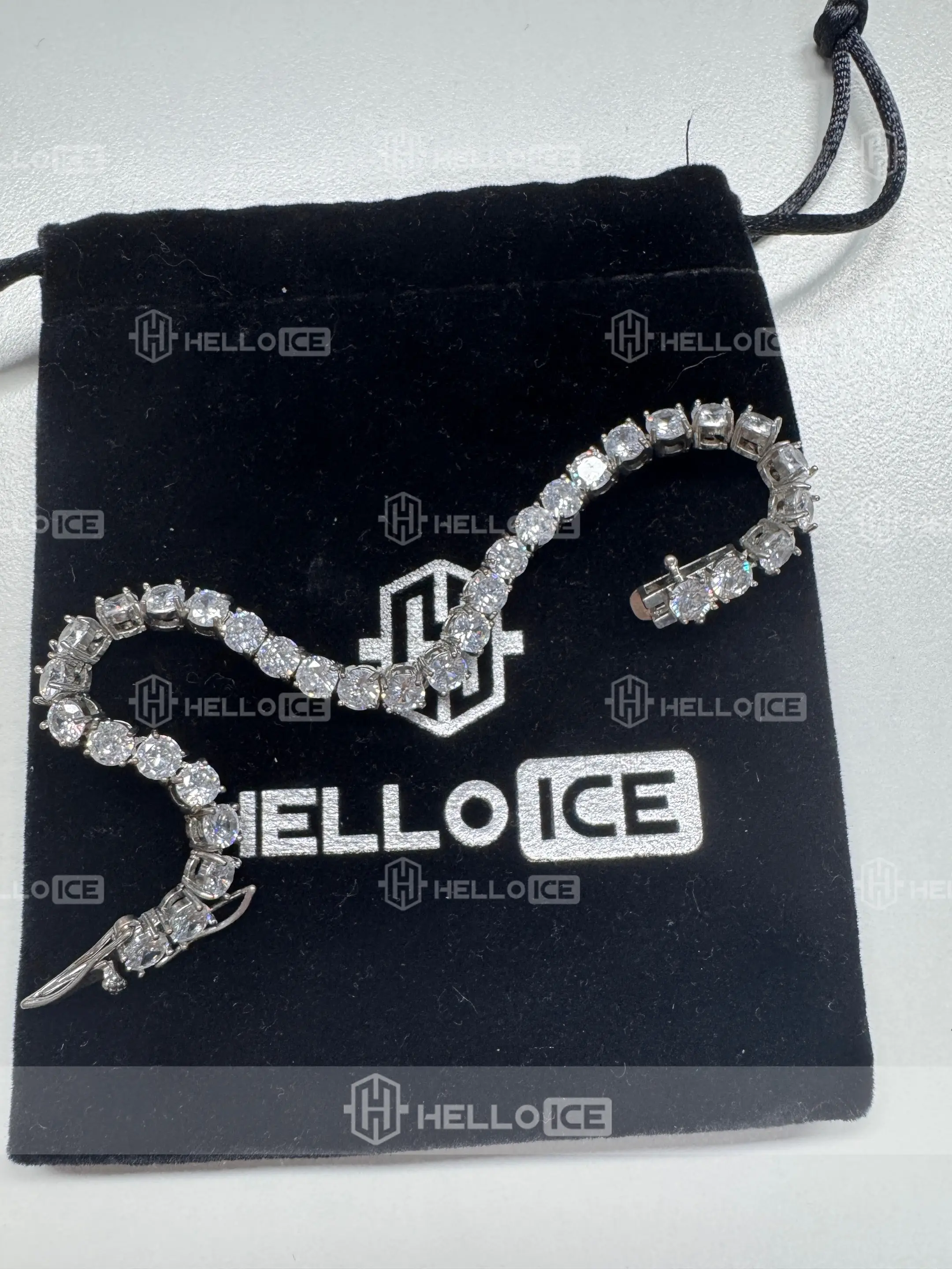 Helloice Review Image