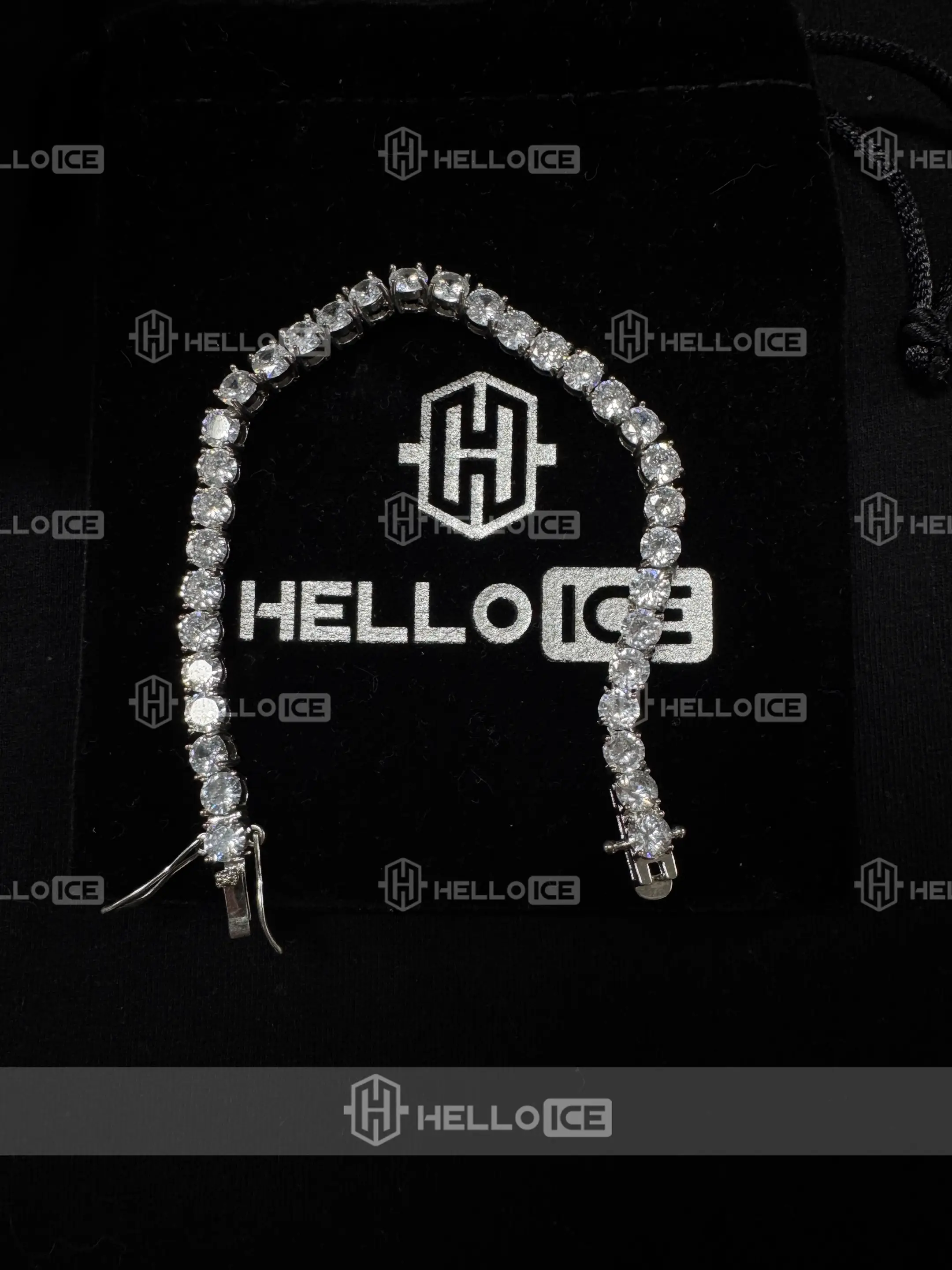 Helloice Review Image