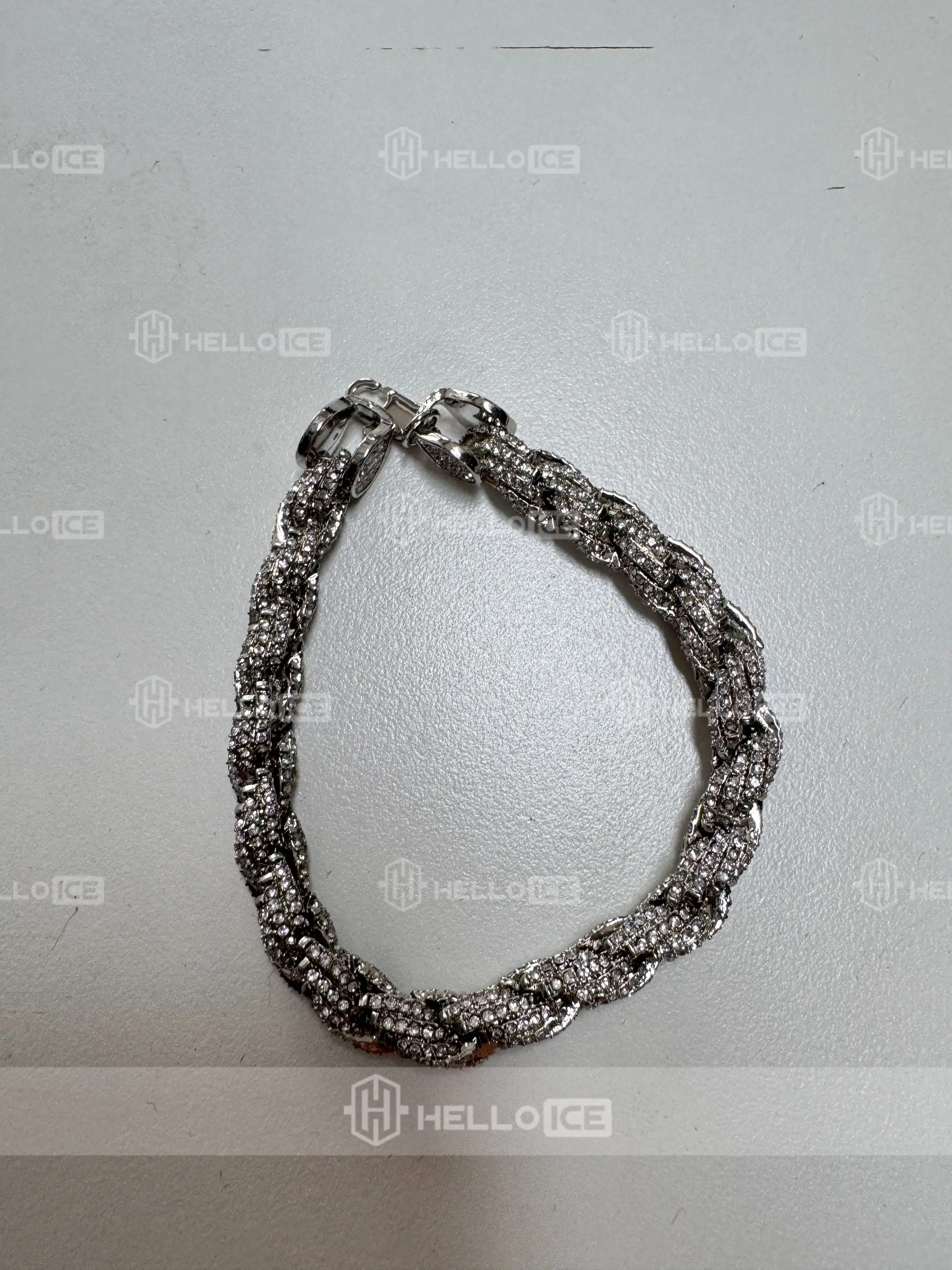 Helloice Review Image