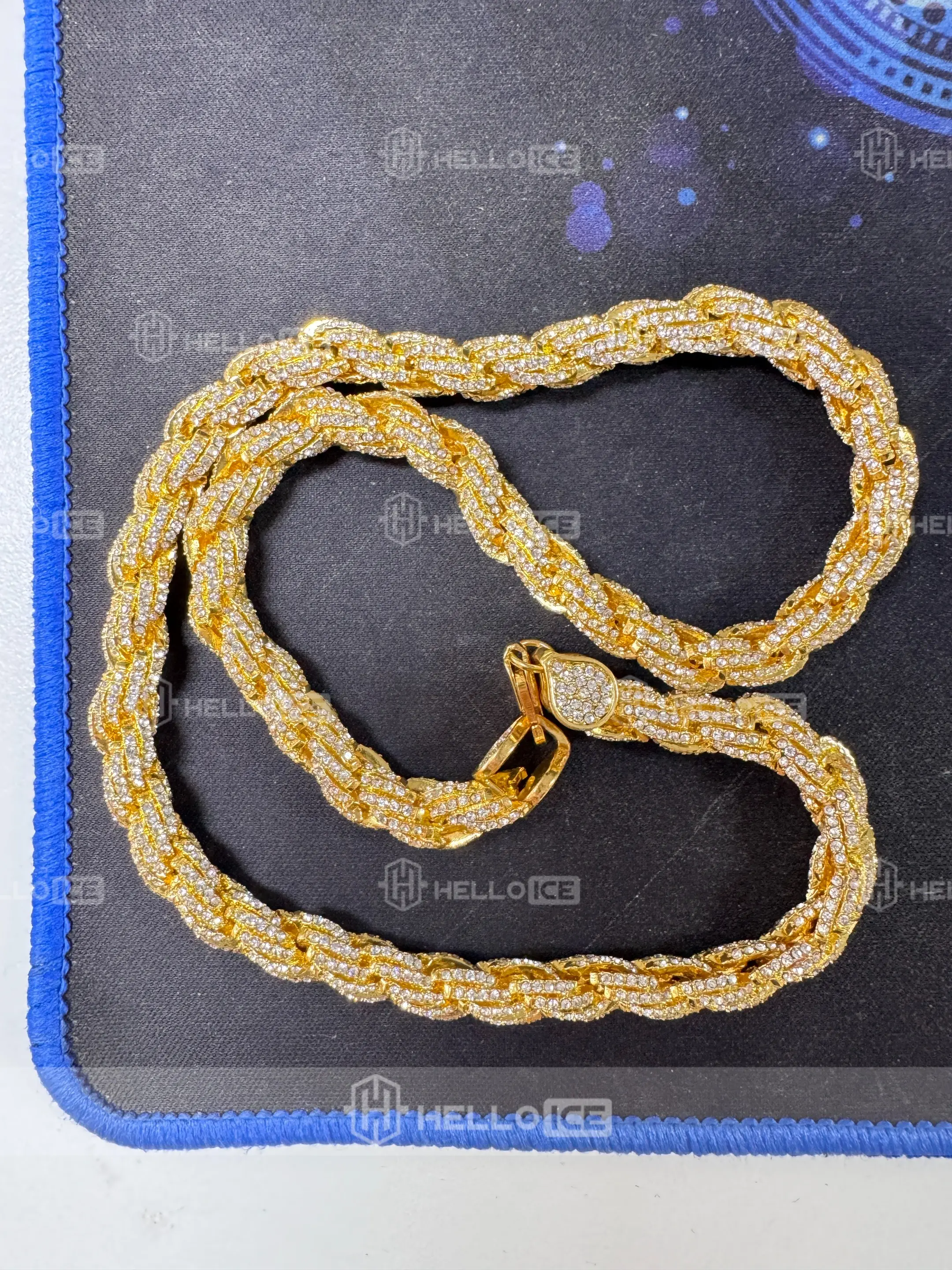 Helloice Review Image